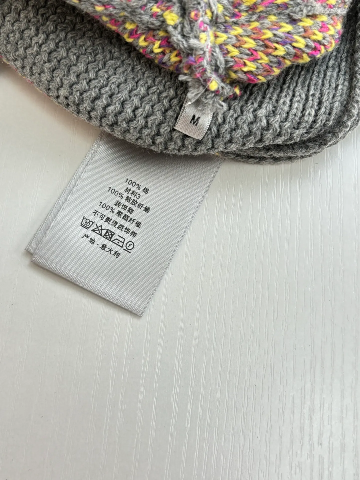 🅿️460 Dio*/Dior 25FW new all-over printed jacquard crew neck sweater The yarn is purchased from ZP at 11,087. The yarn is dyed gray, pink, and yellow yarn, 70% wool and 30% acrylic 16/1 sheep wool three yarns are twisted into strands. The imported 7-needle jacquard craft yarn is clear and textured, with obvious wool fiber on the surface. Special hemless design, perfect for the macaron color upper body, all-over jacquard Size: S/M/L