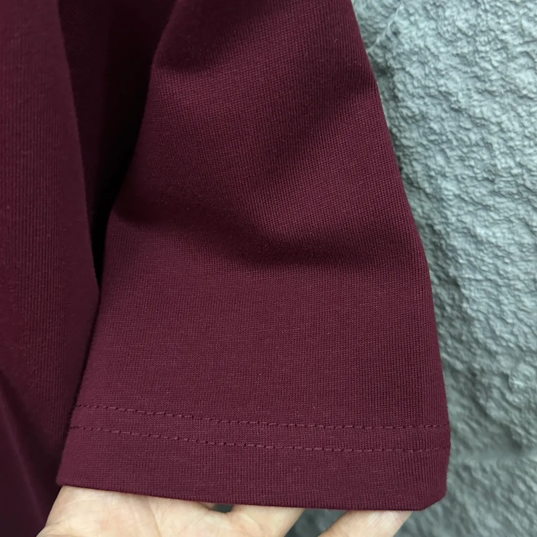 🅿️180 Dio* Dior 2025 spring and summer new style Classic letter embroidery Letter printing on the back Simple and elegant Customized double yarn plain cotton fabric Short-sleeved T-shirt Uniform for men and women Color: Black White Angora Red Size: S (90-130 catties) M (120-150 catties) L (140-165 catties) XL (160-180 pounds) XXL (180-210 pounds)