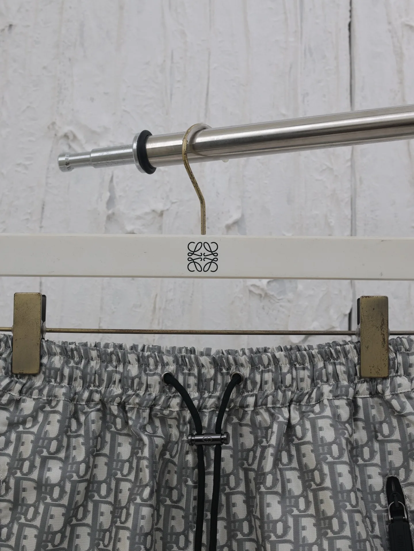 🅿️336 Dio*/Dior 25 new taffeta jacquard shorts are carefully made of taffeta technical jacquard fabric. They are equipped with a waist drawstring and side zipper pockets, which are unique. Decorated with gold oblique print. It refers back to the classic pattern launched by the brand in 1967. It can be matched with the skirt or top of the series to create a haute couture style. Size: S/M/L