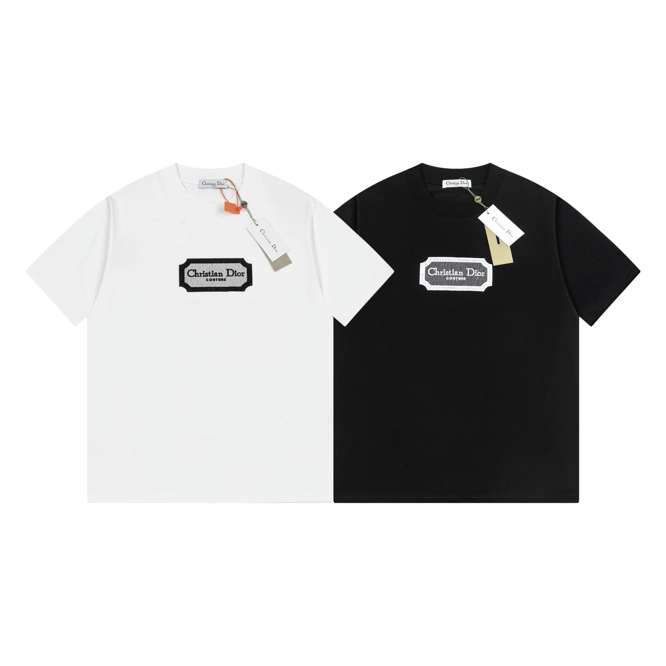 🅿️190 Dior DIOR's new classic embroidered short-sleeved T-shirt, high quality 🔥nylon pure cotton wash hand feel, logo letters embroidered on the front, specially customized ribbing. The fabric is comfortable and soft, restoring the trend brought by special craftsmanship, custom dyed, complete with three standards. Non-market ordinary version. Compare at will. Quality is absolutely guaranteed. Same style for men and women. Color: Black White Size: S M L XL [Style No. D901]