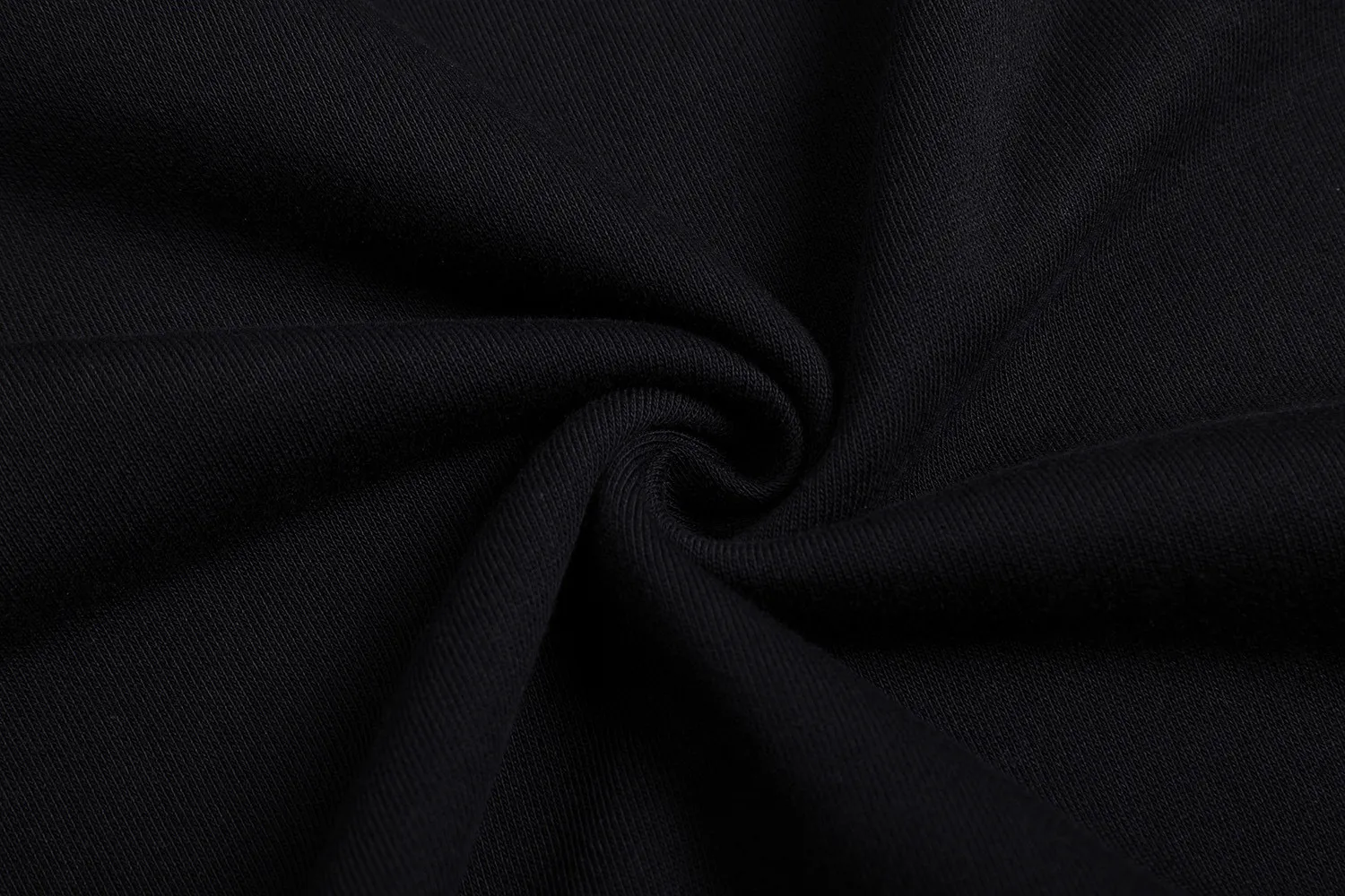 🅿️360 [Exclusive supply] CD small letter slogan printed round neck sweatshirt (black) The original version was purchased for 6,700 and developed. The fabric is made of 380g combed cotton double-ply terry sweatshirt material. This Montaigne is a new product in the 2025 winter series, highlighting the Dior heritage. Crafted from lightweight black cotton fleece, it features the Dior Montaigne print on the chest. Relaxed cut, can be worn with it to create a sophisticated casual look. Cotton fleece fabric is a knitted fabric made of 100% cotton. Through processes such as brushing and raising, a short layer of fluff is formed on the surface of the fabric. The advantages of this kind of fabric are that it has a soft texture, good breathability, good hygroscopicity, and no static electricity. It also has a certain degree of elasticity and can well maintain the shape of the clothing. In addition, cotton fleece terry fabric also has good thermal insulation properties, which can effectively lock in temperature and keep you warm. Size:S/M/L/XL