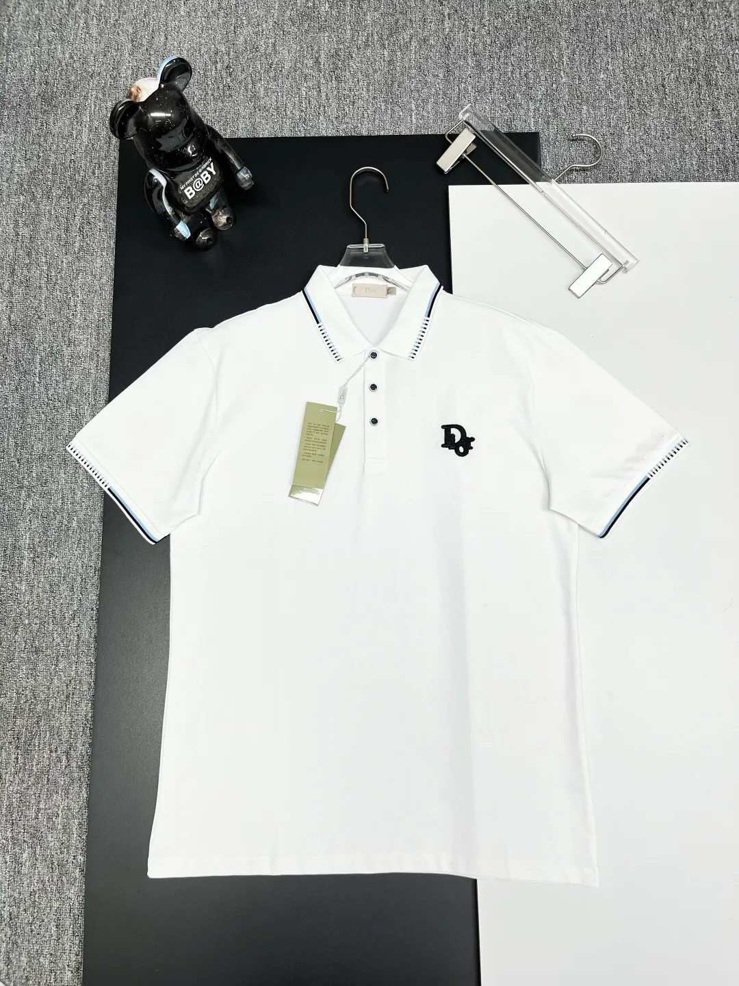 🅿️220 DIOR Dior embroidered new zipper Polo shirt. Original fabric. Official same style. Made of 210 grams of mercerized pique cotton, customized in the same vat dyeing fabric. It feels very comfortable and smooth. The version is quite wide and stylish. Produced by a first-line brand OEM factory. Imported Behringer embroidery machine. The embroidery is full and textured. The collar rib is woven with imported yarn. It will not deform after long-term wear. The latest style for spring and summer. Fashionable and individual. Super versatile and good-looking. It is very suitable for both men and women. It is a must-have item. Color: black, white, red. Size: M-XXXL