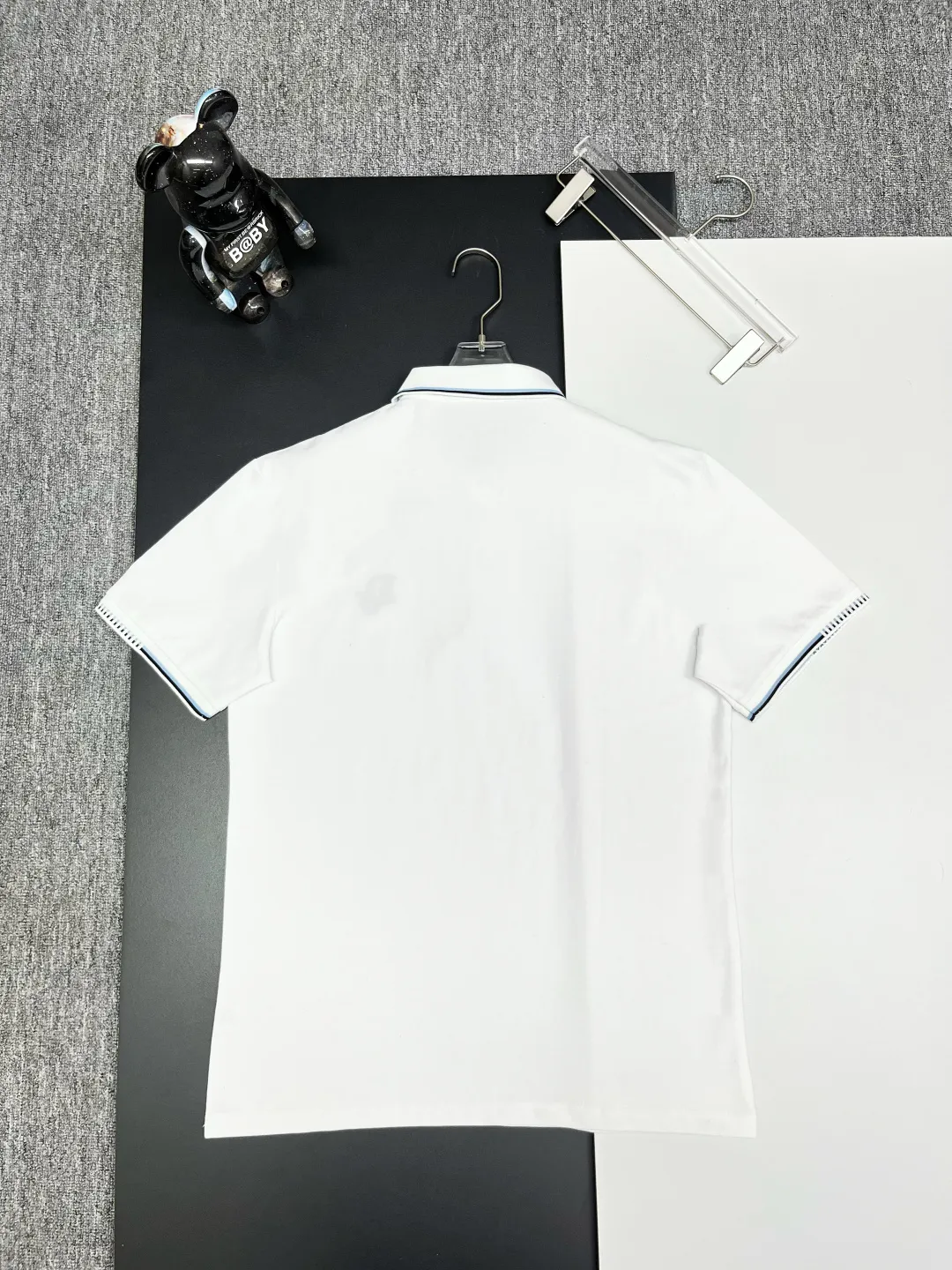 🅿️220 DIOR Dior embroidered new zipper Polo shirt. Original fabric. Official same style. Made of 210 grams of mercerized pique cotton, customized in the same vat dyeing fabric. It feels very comfortable and smooth. The version is quite wide and stylish. Produced by a first-line brand OEM factory. Imported Behringer embroidery machine. The embroidery is full and textured. The collar rib is woven with imported yarn. It will not deform after long-term wear. The latest style for spring and summer. Fashionable and individual. Super versatile and good-looking. It is very suitable for both men and women. It is a must-have item. Color: black, white, red. Size: M-XXXL