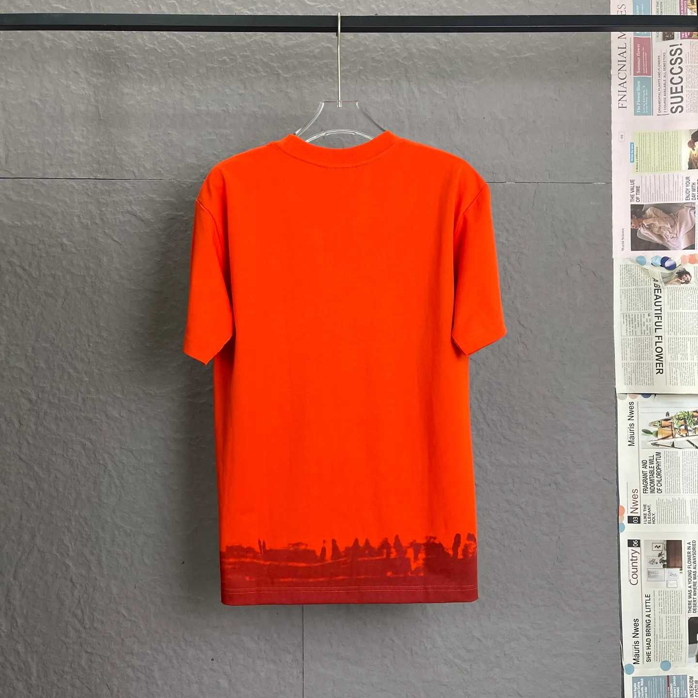 🅿️220 /A87 DIOR Dior fabric upgrade, using 300 full grams of fabric, co-branded embroidery for the Year of the Snake, high-end three-dimensional embroidery technology, exclusive for new original orders, same style for men and women, casual loose-fitting short sleeves, high-end customization, high version, fashionable and versatile, imported fabrics, super soft and delicate feel, skin-friendly and comfortable to wear, high-end boutique High-temperature washing process to ensure that it does not deform or shrink. It is a comfortable and beautiful piece for summer wear! A must-have item for beauty and age reduction! The surface is super fine and smooth, uniform, delicate and soft. It is comfortable to wear and can easily create a cool summer feel. It is easy to hold the upper body and become the focus of the street in minutes. Color: Orange White Size: S-XL