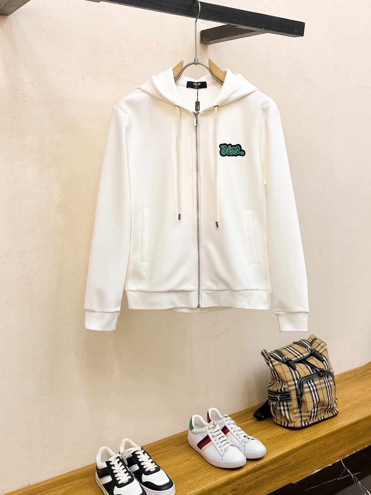 🅿️420 [DIOR Dior] (Fat Man Gospel) hot-selling suit is coming. Focus on the original version of the official website. 2025 new hot-selling cardigan sweater suit. The original order is the best product. 🇭🇰The meticulous work of top designers is dedicated to a fitting and perfect upper body effect. All-natural high-quality Roman cotton 100%, close-fitting comfort, noble and elegant! Original hardware embodies elegance and nobility! Counter size: M-5XL (maximum wear up to 220 pounds)