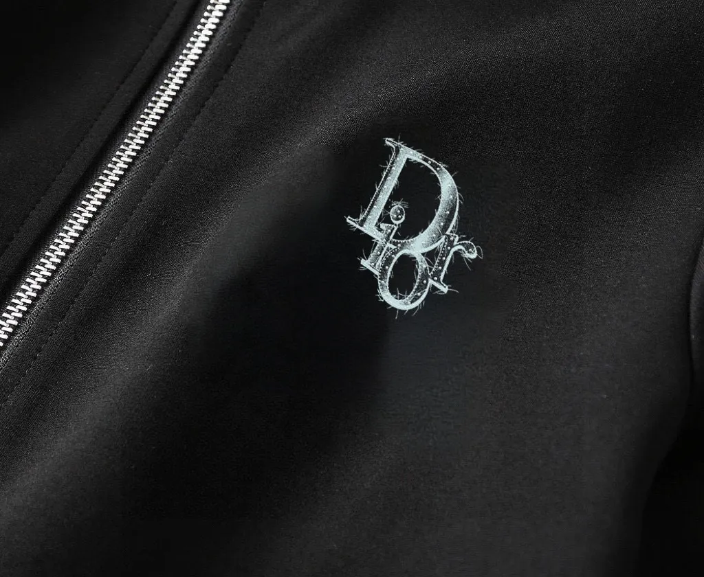 🅿️460 brand [DIOr Dior] (velvet and thickened) 2025 autumn and winter new product, celebrities’ favorite fashion-flavored casual suit, clean and neat tailoring, full of urban style. It is made of high-quality customized fabrics, with excellent thermal insulation effect inside, soft and dry feel, and a crisp and stylish upper body effect. The three-dimensional cutting process and the pattern are all of high standards, and the silhouette version has the right benefits! It is not tight at all, and you feel good when you put it on. So many top-quality raw materials create high-end products with unparalleled value. It is the first choice for high-end fashion people. (Size: M-4XL can wear up to 200 pounds)