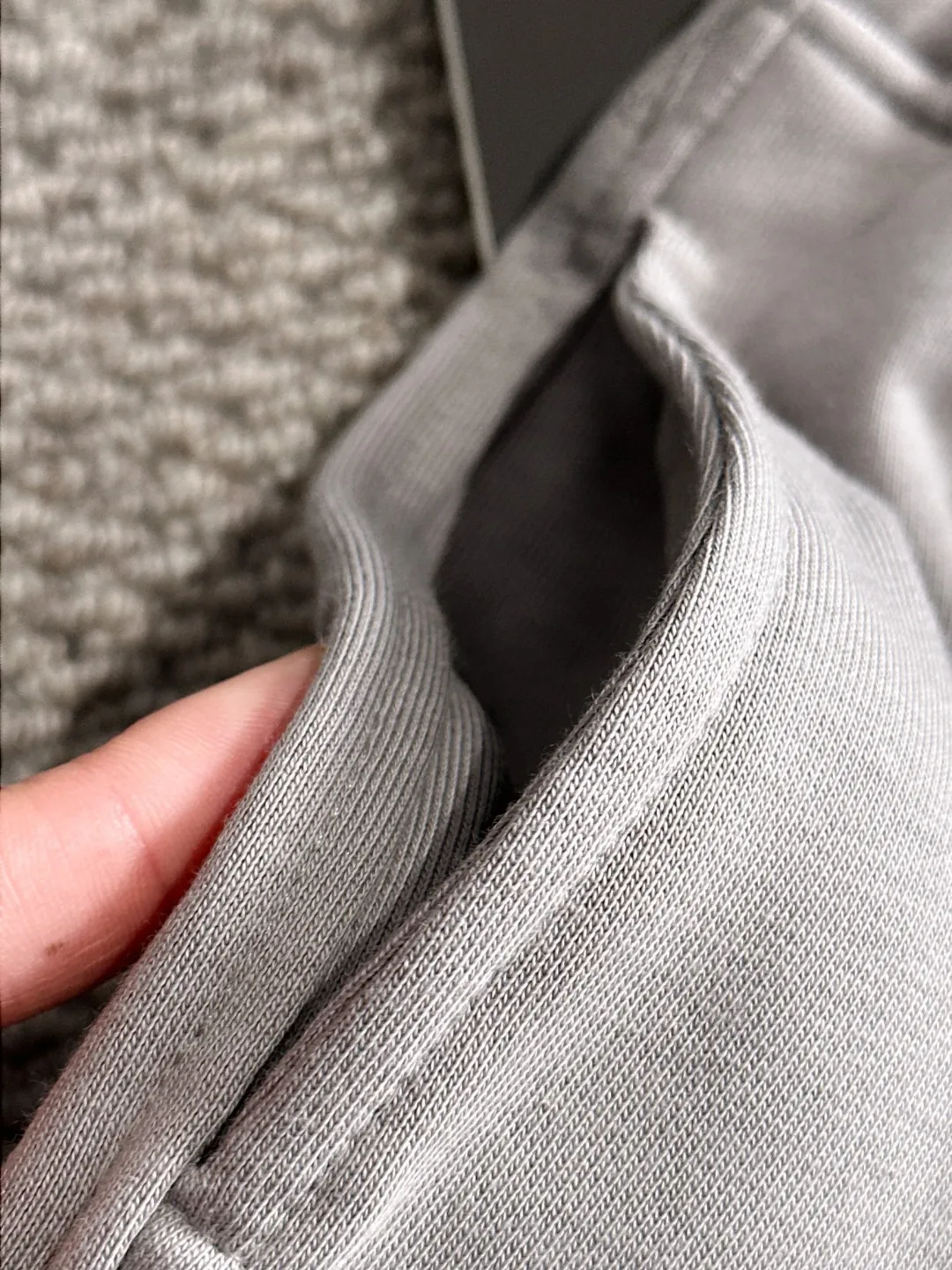 🅿️330 shipped next day, high quality DIOR/Dior 2025 spring and summer new casual solid color loose shorts with elastic band, two needle stitches at the hem of the trousers, fine and firm stitching, custom-made fabrics at the counter with high breathability and comfort, impeccable details, brand element design concept, reflecting high quality. It feels delicate and soft! It presents a casual cut and the upper body shape is great! Size: S-XXL