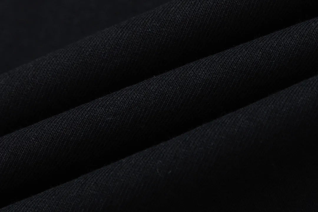 🅿️170 Dior Dior joint KAWS series 2025 new style snake-shaped letter logo Uniform short-sleeved T-shirt for men and women ·Customized 280g 100% double yarn pure cotton fabric ·Dyeing 32 count double-strand thread ·Kangli digital direct printing technology ·Collar label, hangtag, main mark and three labels complete Color: black Size: XS S M L