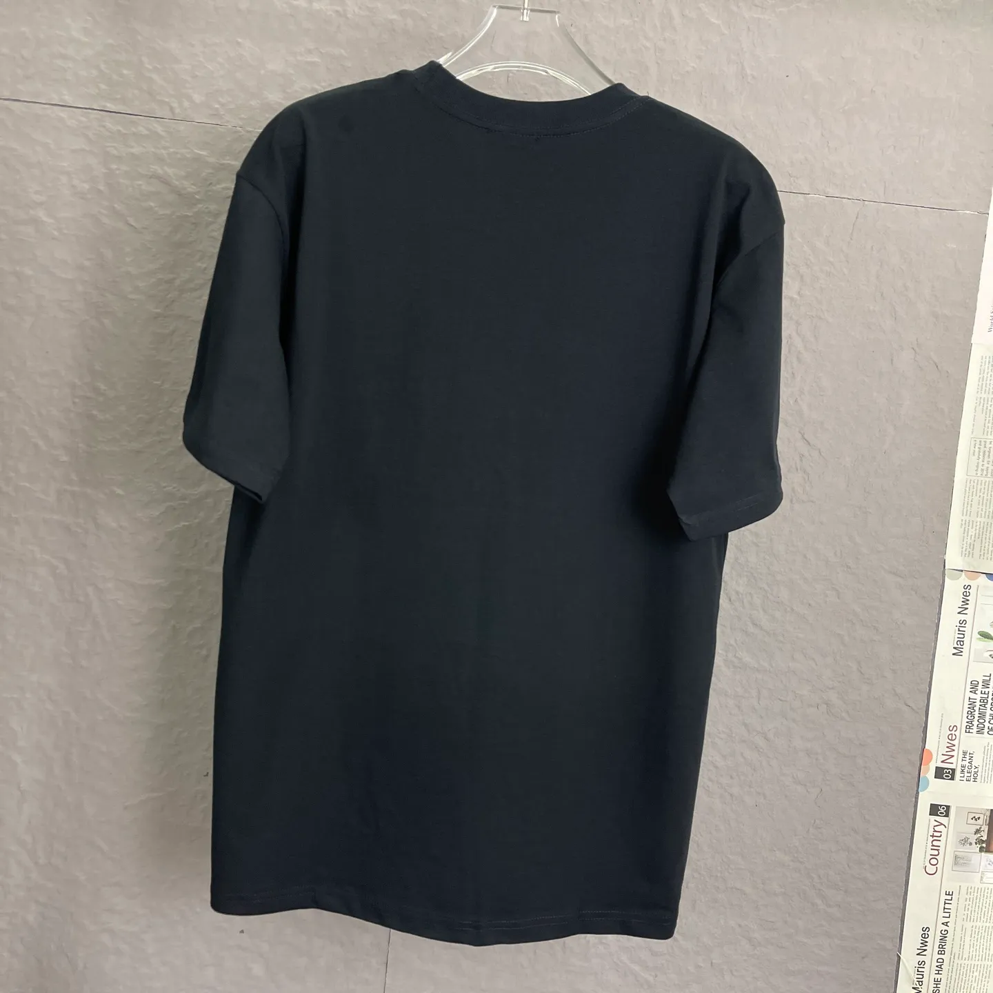 🅿️170 /A22 DIOR Dior Fabric upgrade 300 high gram weight Discharge printing process Exclusive new original order Same style for men and women Casual loose fit short sleeves High-end customization High version Fashionable and versatile imported fabrics Super soft and delicate feel Skin-friendly and comfortable to wear High-end boutique High-temperature washing process to ensure no deformation or shrinkage, summer wear, a comfortable and beautiful value! A must-have item for beauty and aging! The surface is ultra-fine and smooth, uniform, delicate and soft. It is comfortable to wear and can easily create a cool summer feel. It is easy to handle on the upper body and becomes the focus of the street in minutes. Size: S-XL Color: black and white