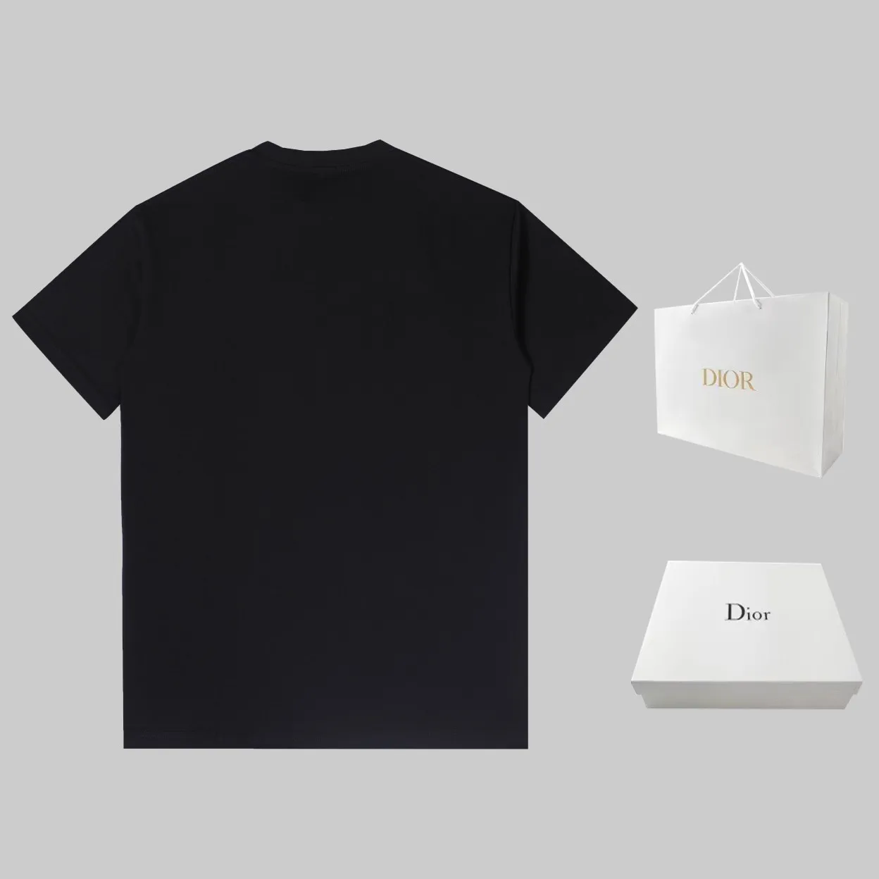 🅿️180 Dior DIOR new all-over sequin printed short-sleeves, high quality🔥Heavyweight double yarn 280g 32 counts smooth pure cotton wash hand feel, high-end all-over sequins on the front. The logo is made of imported pressed diamonds, and the ribs are specially customized. The fabric is comfortable and soft, restoring the trend brought by special craftsmanship, custom-made and dyed, complete with three labels. Non-market ordinary version. Feel free to compare. Quality is absolutely guaranteed. Same style for couples. Color: Black White Size: S M L XL 【Model No. D402】