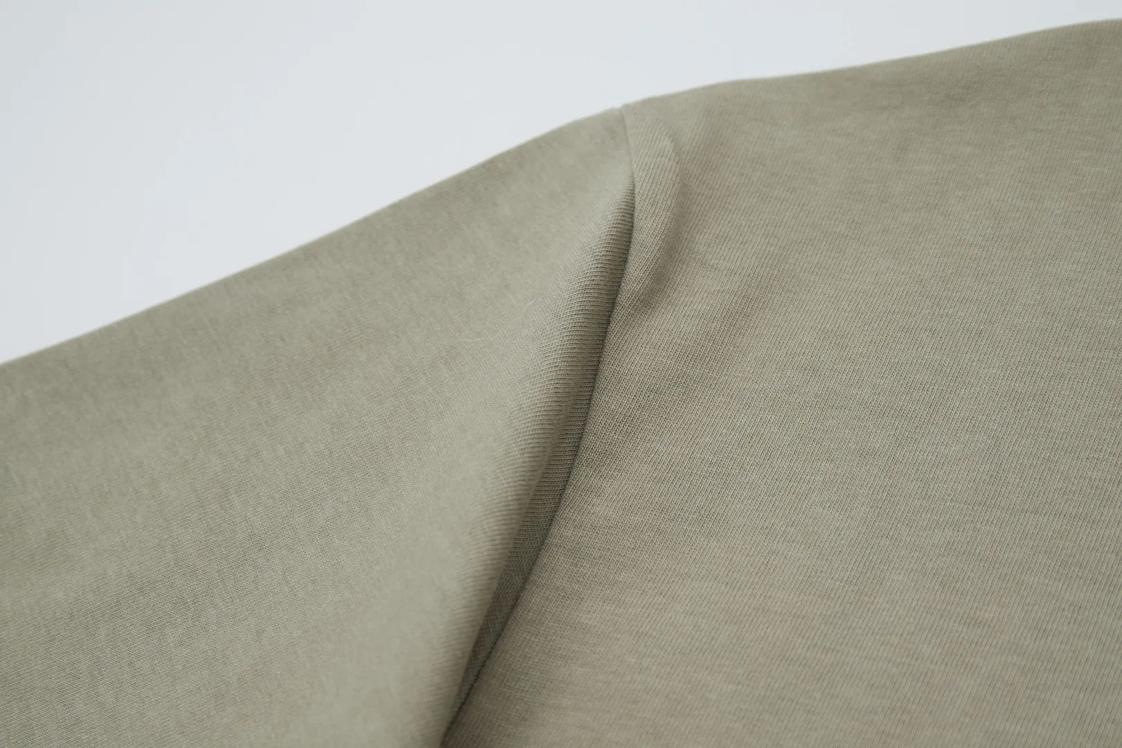 🅿️220 ✨DIO✨🆕25SS spring and summer new style Classic logo co-branded short-sleeved light luxury essential item for daily commuting for men and women Correct version Welcome to compare Detailed features · 260g 100% pure cotton double yarn jersey fabric · Custom dyed in the same cylinder, special thickened 32 double-strand 1X1 threads · Double-needle stitching cross-stitching process · Original main mark, washed tag, brand moisture-proof paper packaging Color: wine purple/black/military green/white/cyan/pink/ Size: S/M/L/XL