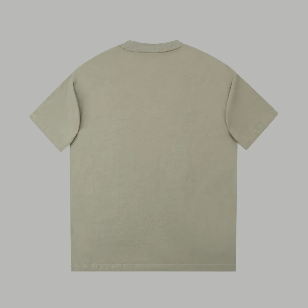 🅿️220 ✨DIO✨🆕25SS spring and summer new style Classic logo co-branded short-sleeved light luxury essential item for daily commuting for men and women Correct version Welcome to compare Detailed features · 260g 100% pure cotton double yarn jersey fabric · Custom dyed in the same cylinder, special thickened 32 double-strand 1X1 threads · Double-needle stitching cross-stitching process · Original main mark, washed tag, brand moisture-proof paper packaging Color: wine purple/black/military green/white/cyan/pink/ Size: S/M/L/XL