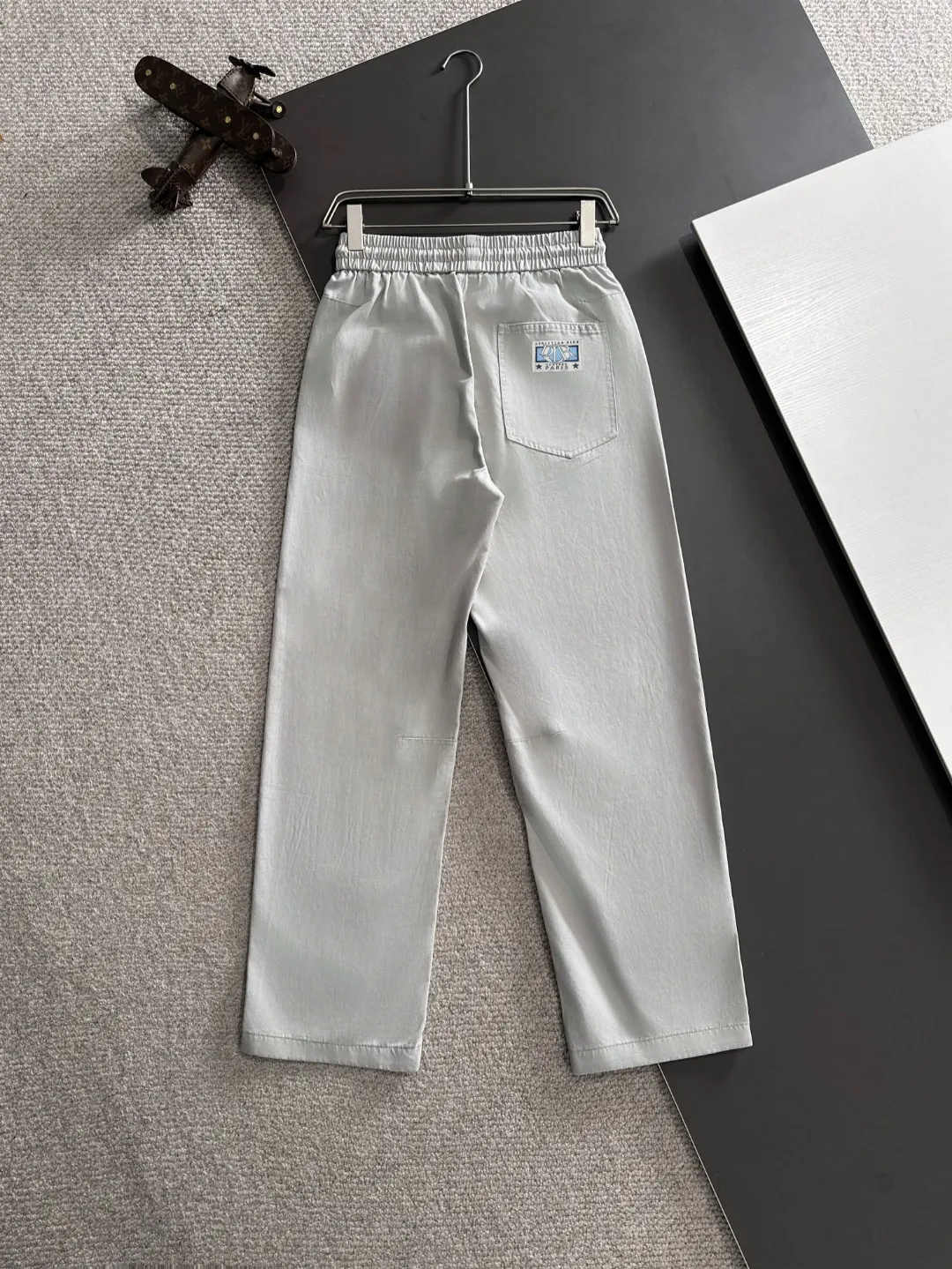🅿️400 next day shipping Dior 2025 spring and summer new elastic band casual pants, thin counter custom fabrics, high breathability and comfort, impeccable details, brand element design concept, reflecting high quality. It feels delicate and soft! It presents a casual cut and the upper body shape is great! Size: M-4XL