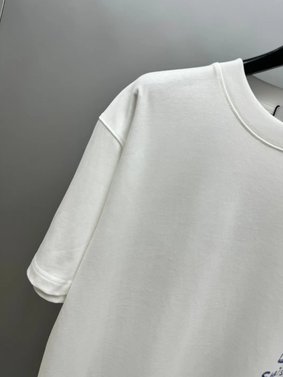 🅿️220 (top version, different currency) will not be taken off the shelves all year round, sell with confidence Style: Dior/DIO.R short-sleeved T-shirt Fabric: 300g heavy double yarn 100% cotton Rib: 320g heavy Sorona 1*1 trendy brand Craftsmanship: high-definition digital printing logo Color: white light blue Size: XS S M L No gender distinction, same style for men and women
