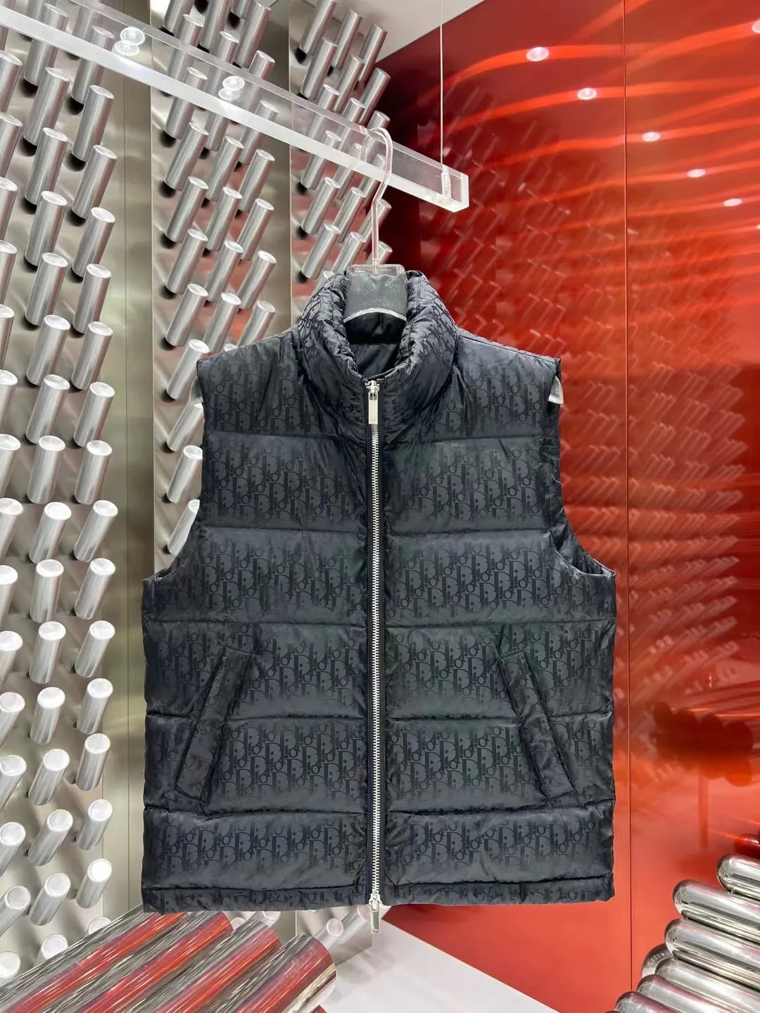 🅿️620 2025 Autumn and Winter New Style🆕Down Jacket Original 1:1 customized hardware accessories are all imported and original customization Welcome to compare at the counter Absolutely high quality Use top-grade 95 white duck down Super soft Filled with fluffy and full feathers Super heavy-duty Fabrics with excellent workmanship👍Perfect version Note⚠The fabric is super comfortable Exclusive model Non-market goods Same size for men and women: M～XXL