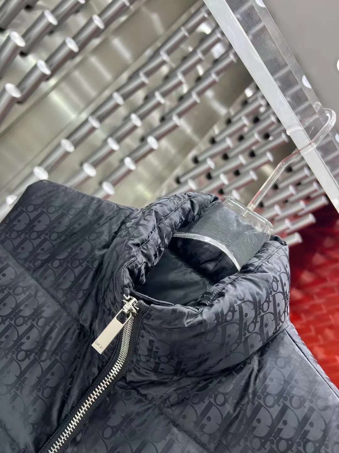 🅿️620 2025 Autumn and Winter New Style🆕Down Jacket Original 1:1 customized hardware accessories are all imported and original customization Welcome to compare at the counter Absolutely high quality Use top-grade 95 white duck down Super soft Filled with fluffy and full feathers Super heavy-duty Fabrics with excellent workmanship👍Perfect version Note⚠The fabric is super comfortable Exclusive model Non-market goods Same size for men and women: M～XXL