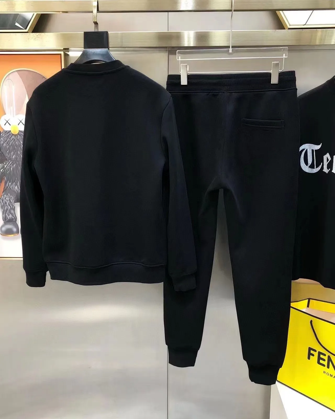 🅿️380 direct batch [DIOR Dior] (Fat Man Gospel) hot-selling suit is coming. Focus on the original version of the official website. 2025 new hot-selling sweatshirt suit. The original order is the best. 🇭🇰The meticulous work of top designers. Just for a fitting and perfect upper body effect. All-natural high-quality Roman cotton 100%, close-fitting comfort, noble and elegant! Original hardware embodies elegance and nobility! Counter size: M-5XL (maximum wear up to 220 pounds)