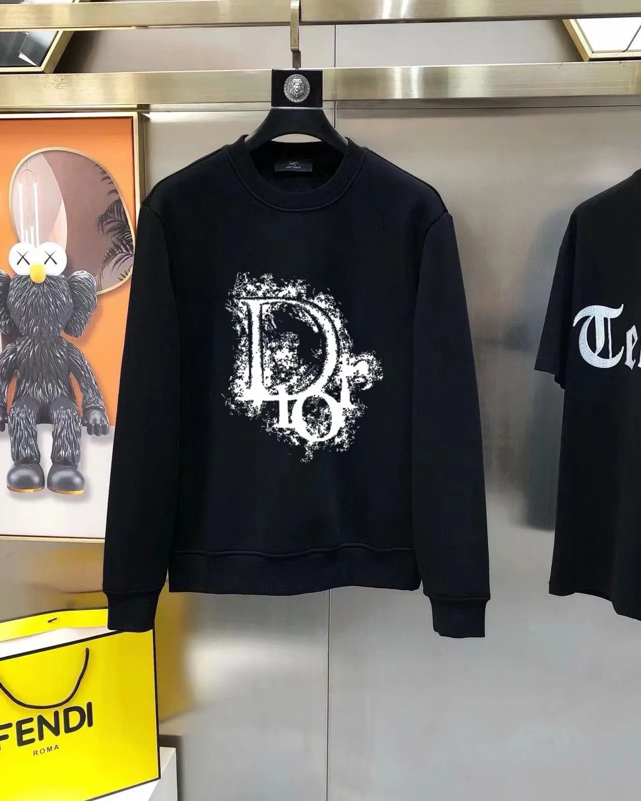 🅿️380 direct batch [DIOR Dior] (Fat Man Gospel) hot-selling suit is coming. Focus on the original version of the official website. 2025 new hot-selling sweatshirt suit. The original order is the best. 🇭🇰The meticulous work of top designers. Just for a fitting and perfect upper body effect. All-natural high-quality Roman cotton 100%, close-fitting comfort, noble and elegant! Original hardware embodies elegance and nobility! Counter size: M-5XL (maximum wear up to 220 pounds)