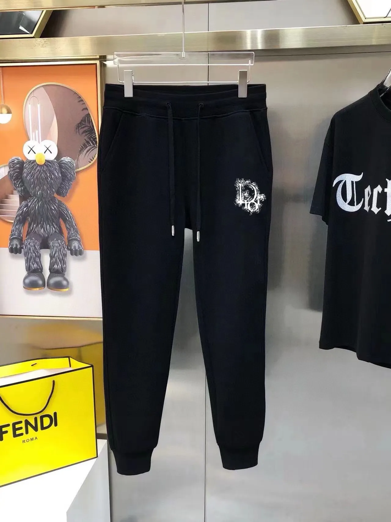 🅿️380 direct batch [DIOR Dior] (Fat Man Gospel) hot-selling suit is coming. Focus on the original version of the official website. 2025 new hot-selling sweatshirt suit. The original order is the best. 🇭🇰The meticulous work of top designers. Just for a fitting and perfect upper body effect. All-natural high-quality Roman cotton 100%, close-fitting comfort, noble and elegant! Original hardware embodies elegance and nobility! Counter size: M-5XL (maximum wear up to 220 pounds)
