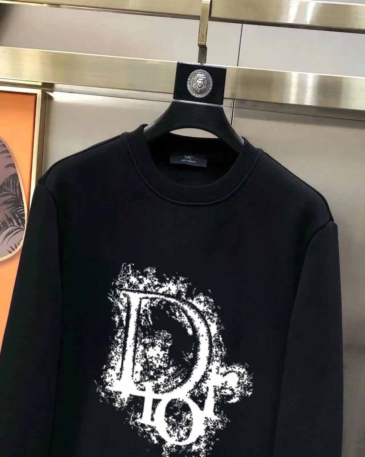 🅿️380 direct batch [DIOR Dior] (Fat Man Gospel) hot-selling suit is coming. Focus on the original version of the official website. 2025 new hot-selling sweatshirt suit. The original order is the best. 🇭🇰The meticulous work of top designers. Just for a fitting and perfect upper body effect. All-natural high-quality Roman cotton 100%, close-fitting comfort, noble and elegant! Original hardware embodies elegance and nobility! Counter size: M-5XL (maximum wear up to 220 pounds)
