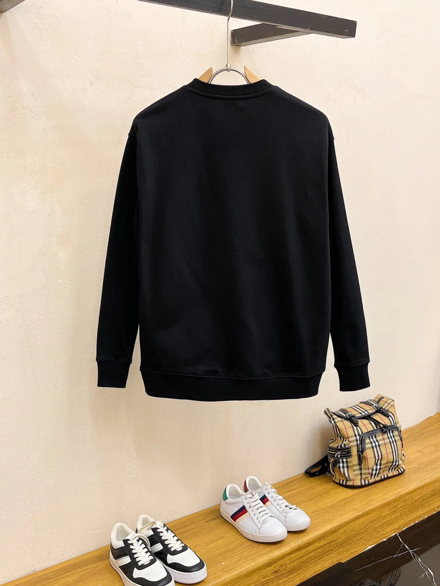 🅿️220 brand [DIOR Dior] (good news for fat people) 2025ss autumn latest long-sleeved round-neck sweatshirt, on sale simultaneously on the official website. Refreshing and breathable. Made of top Tencel Roman. Comfortable and soft. 3D three-dimensional clarity. Super fashion sense. Great for gifting and keeping for yourself. Size: M-5XL (can wear up to 220 pounds)