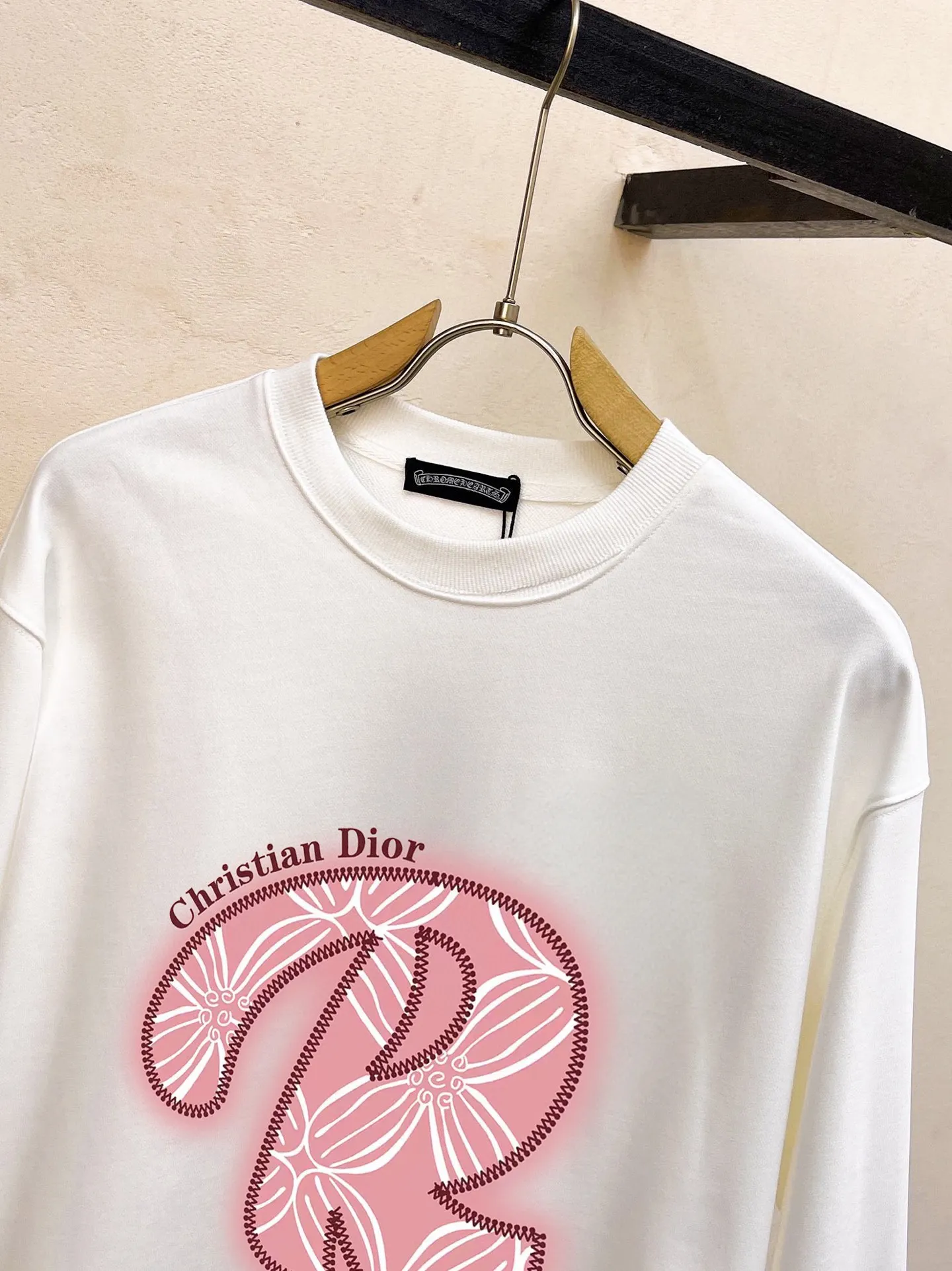 🅿️220 brand [DIOR Dior] (good news for fat people) 2025ss autumn latest long-sleeved round-neck sweatshirt, on sale simultaneously on the official website. Refreshing and breathable. Made of top Tencel Roman. Comfortable and soft. 3D three-dimensional clarity. Super fashion sense. Great for gifting and keeping for yourself. Size: M-5XL (can wear up to 220 pounds)