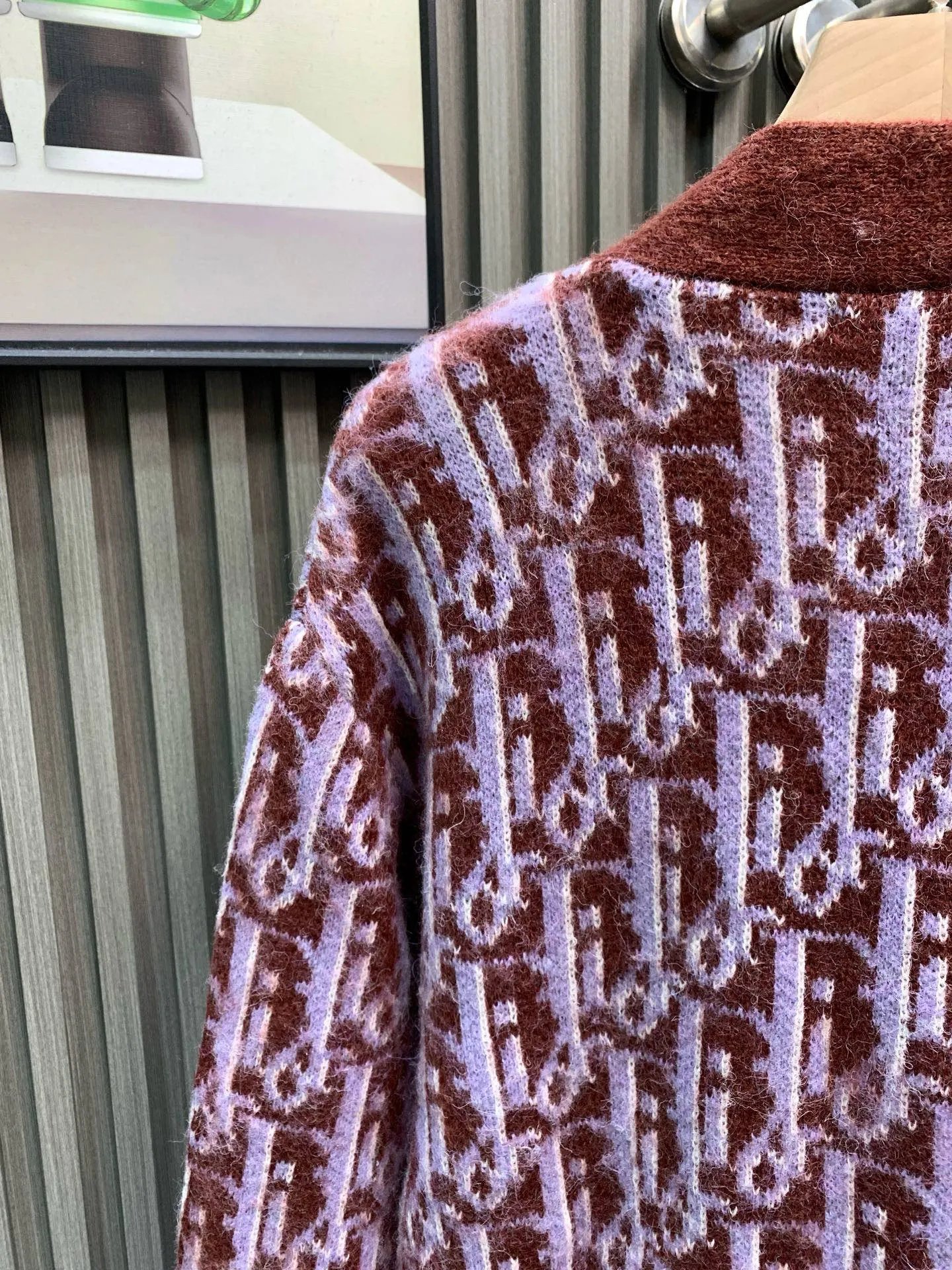 🅿️390 🀄️ DIOR Dior 2025 new autumn and winter new full-print cardigan sweater, mohair wool blended wool, solid feel, multiple adjustments to pattern position and color, no overall color difference, advanced customization, full of urban style, soft and delicate. Men's wardrobe is indispensable with the basics. Girls are super fairy. It embodies a sense of luxury while still being sweet and white. It can be used to match various clothing anytime and anywhere to meet your daily life needs. The design is very simple