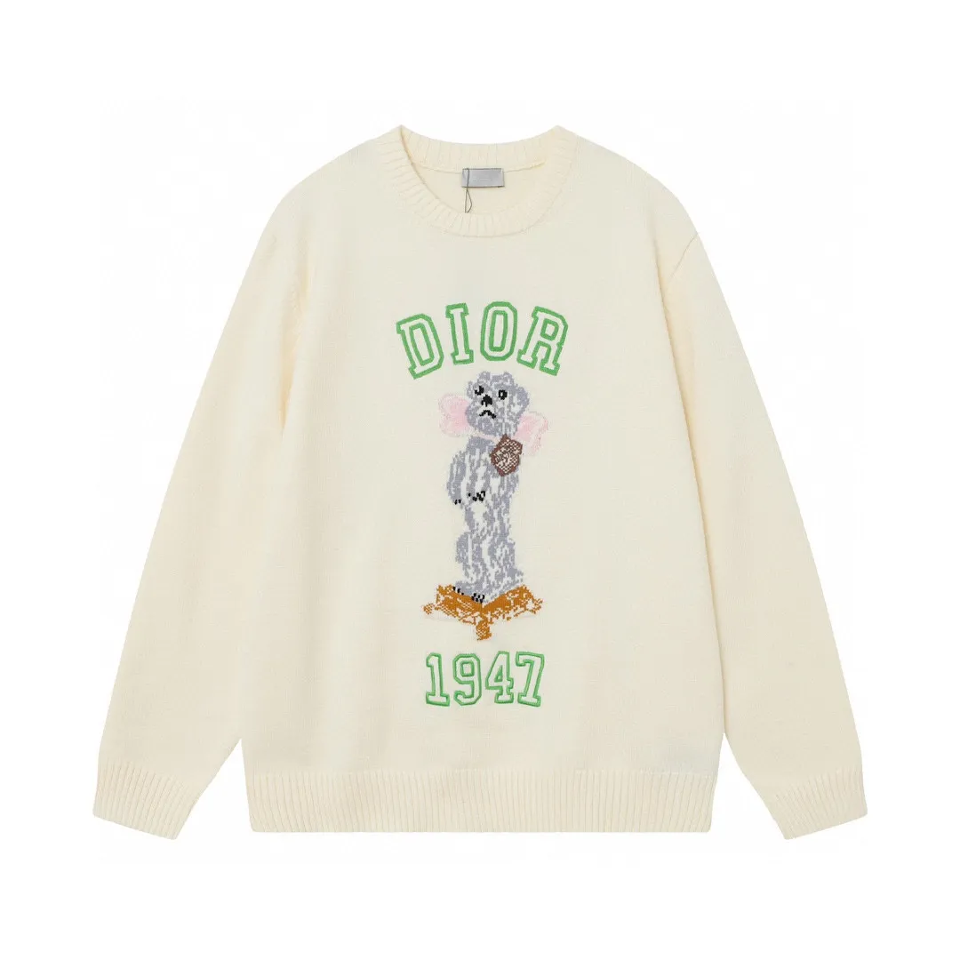 🅿️380 DIOR/Dior 24ss animal pattern jacquard round neck casual long-sleeved sweater Christan Diro is a famous French high-priced luxury brand. Dior House was founded by French fashion designer Christian Dior and is headquartered in Paris. Since its founding in 1946, Diro has been synonymous with luxury and elegance. Whether it is fashion, cosmetics or other products, Christian Dior has always been at the top of the fashion world. The reason why Dior can become a classic is not only its innovative and elegant design, but also the cultivation of many outstanding young designers. Color: navy blue beige size: S M L