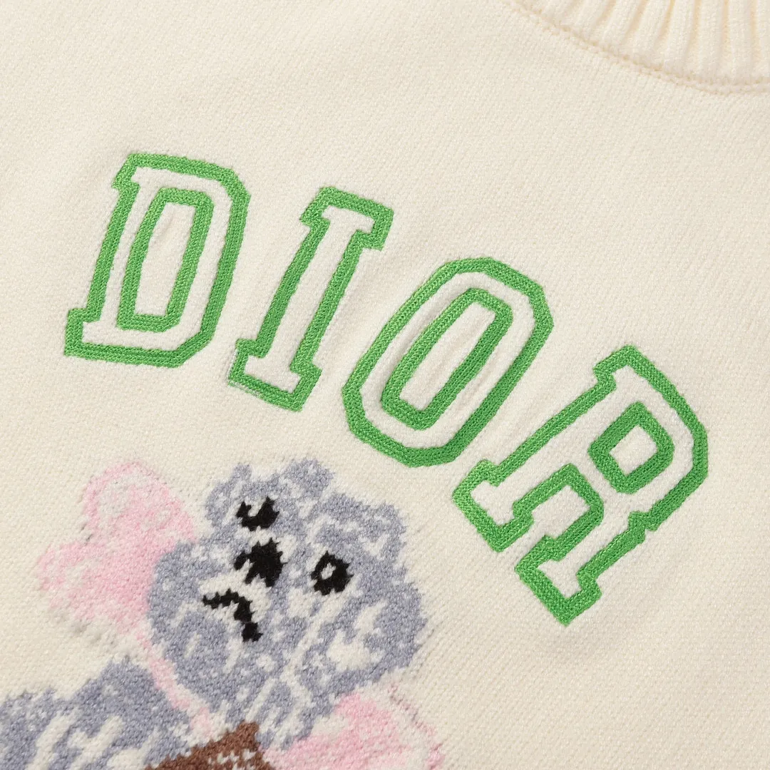 🅿️380 DIOR/Dior 24ss animal pattern jacquard round neck casual long-sleeved sweater Christan Diro is a famous French high-priced luxury brand. Dior House was founded by French fashion designer Christian Dior and is headquartered in Paris. Since its founding in 1946, Diro has been synonymous with luxury and elegance. Whether it is fashion, cosmetics or other products, Christian Dior has always been at the top of the fashion world. The reason why Dior can become a classic is not only its innovative and elegant design, but also the cultivation of many outstanding young designers. Color: navy blue beige size: S M L