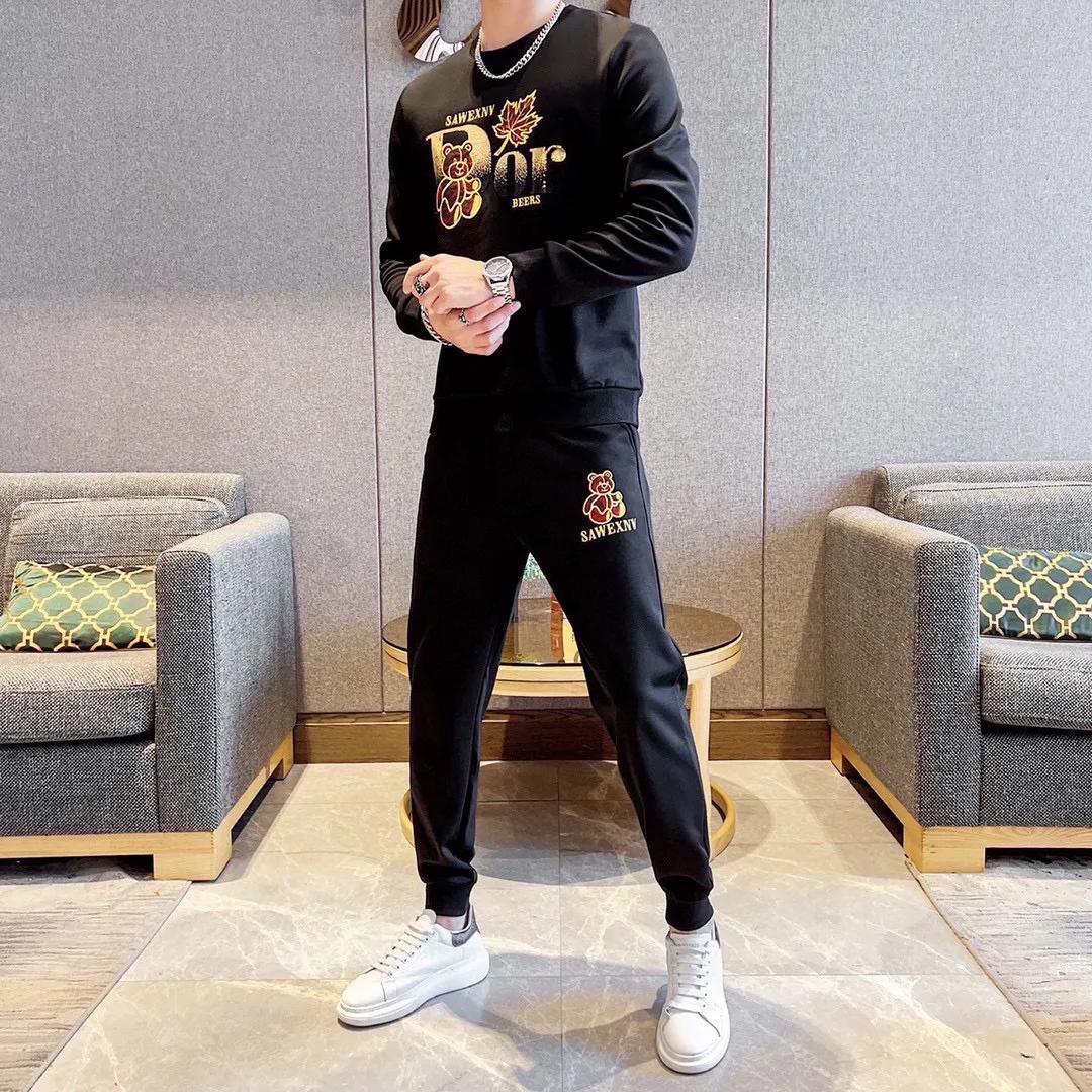 🅿️460 [DIOr] Hot-selling suit is coming. Focus on the original version of the official website. 2025 new hot-selling sweatshirt suit. The original order is the best. 🇭🇰The meticulous work of top designers. It has a fitting and perfect upper body effect. All-natural high-quality Tencel Roman cotton 100%, close-fitting comfort, noble and elegant! Original hardware embodies elegance and nobility! Counter size: M-4XL (up to 190 pounds)