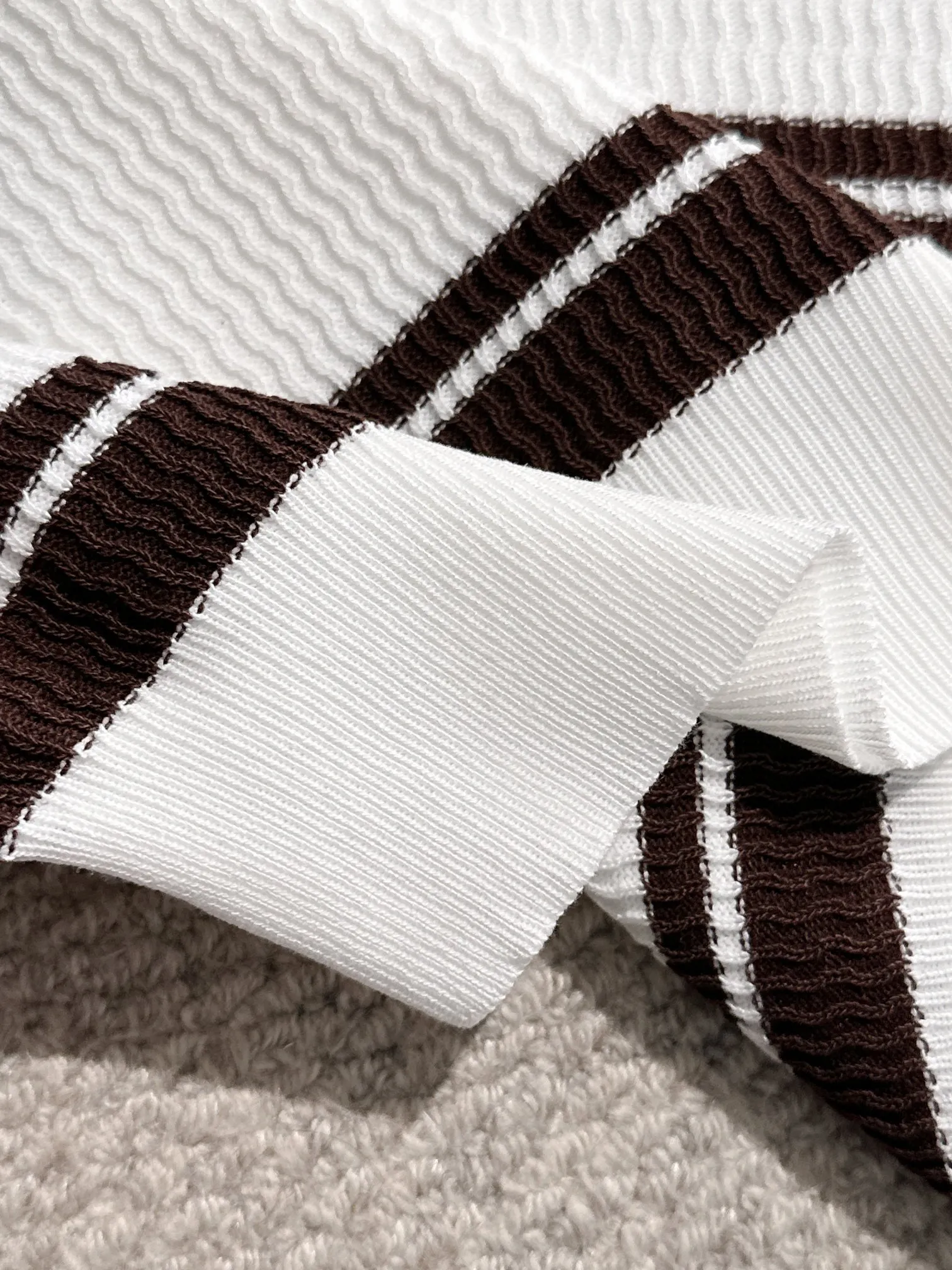 🅿️320 shipped next day, high quality Dior 2025 spring and summer new men's lapel short-sleeved T-shirt. Made of combed cotton yarn knitted cotton fabric, pure cotton high-weight special yarn, it feels full when weighed, and the upper body is more textured than ordinary T-shirts. This texture can cope with the weather easily, suitable for both hot and cold! The pattern on the chest adopts three-dimensional embroidery technology, and is perfectly produced stitch by stitch with reference to the original version! Loose fit design, looks noble. Size: M to XXXL