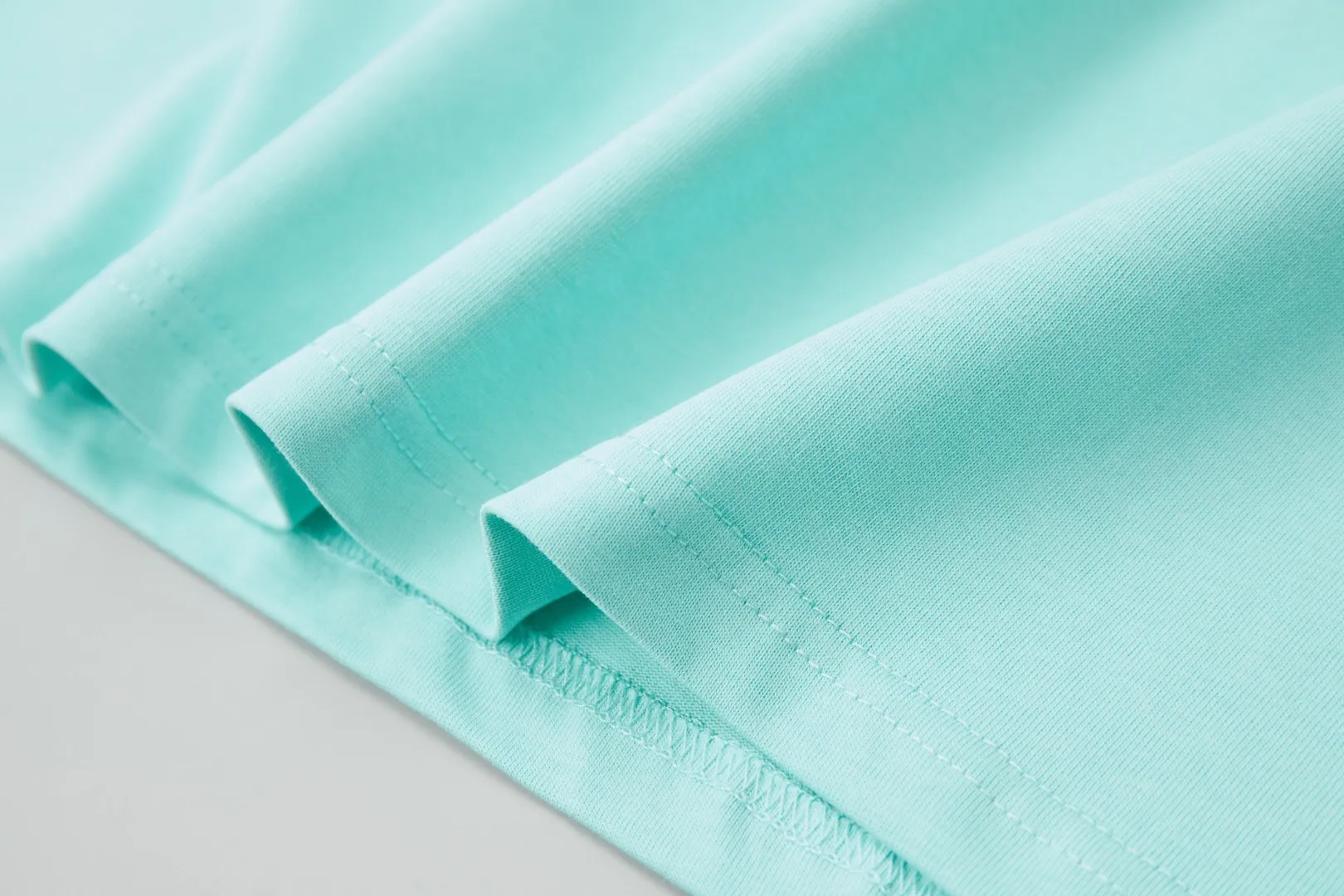 🅿️220 ✨DIO✨🆕25SS spring and summer new style Classic logo co-branded short-sleeved light luxury essential item for daily commuting for men and women Correct version Welcome to compare Detailed features · 260g 100% pure cotton double yarn jersey fabric · Custom dyed in the same cylinder, special thickened 32 double-strand 1X1 threads · Double-needle stitching cross-stitching process · Original main mark, washed tag, brand moisture-proof paper packaging Color: wine purple/black/military green/white/cyan/pink/ Size: S/M/L/XL