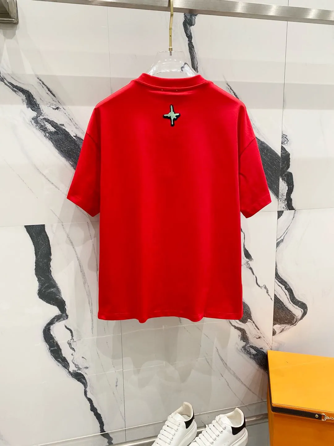 🅿️180 DIOR 260g round neck short-sleeved T-shirt, color block embroidery🪡letter LOGO design logo, official synchronization, high version, high quality, fashionable personality, versatile trend, pure original quality, original fabric, tag, collar label, washed wheat, complete three standards, color: black, white, red. Size: XS-L