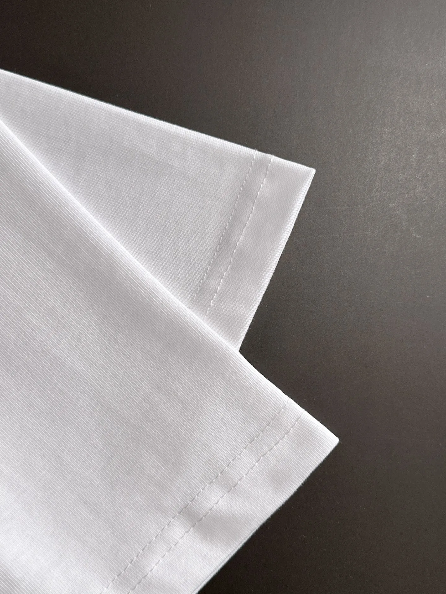 🅿️270 Shipped next day Dior 2025 summer new style (top quality, differentiated currency) The launch of short-sleeved double yarn pure cotton fabric Spring and summer catwalk style Exclusive personalized style Same style for men and women Made of imported custom dyed fabric Back neck chain bottom fully shoulder-covering No deformation or shrinkage when exposed to water SIZE: M to 4XL