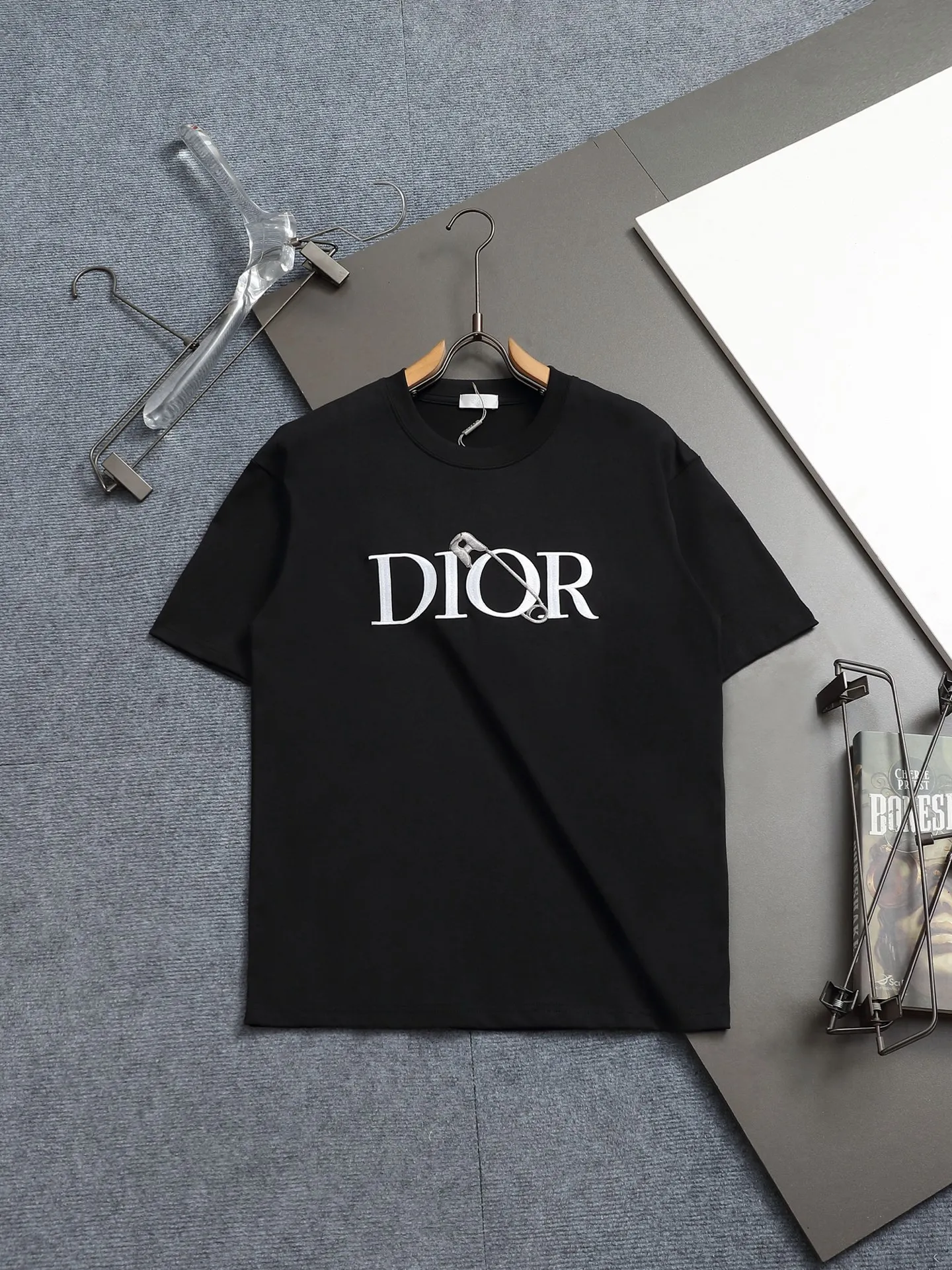🅿️170 DIOR Dior 2025 SS spring and summer new short-sleeved T-shirt with letter embroidery design, made of 240g double-ply double yarn cotton fabric. The fabric has been washed and treated to make it more comfortable to the touch. Complete with three labels. Color: White Black Size: XS-L
