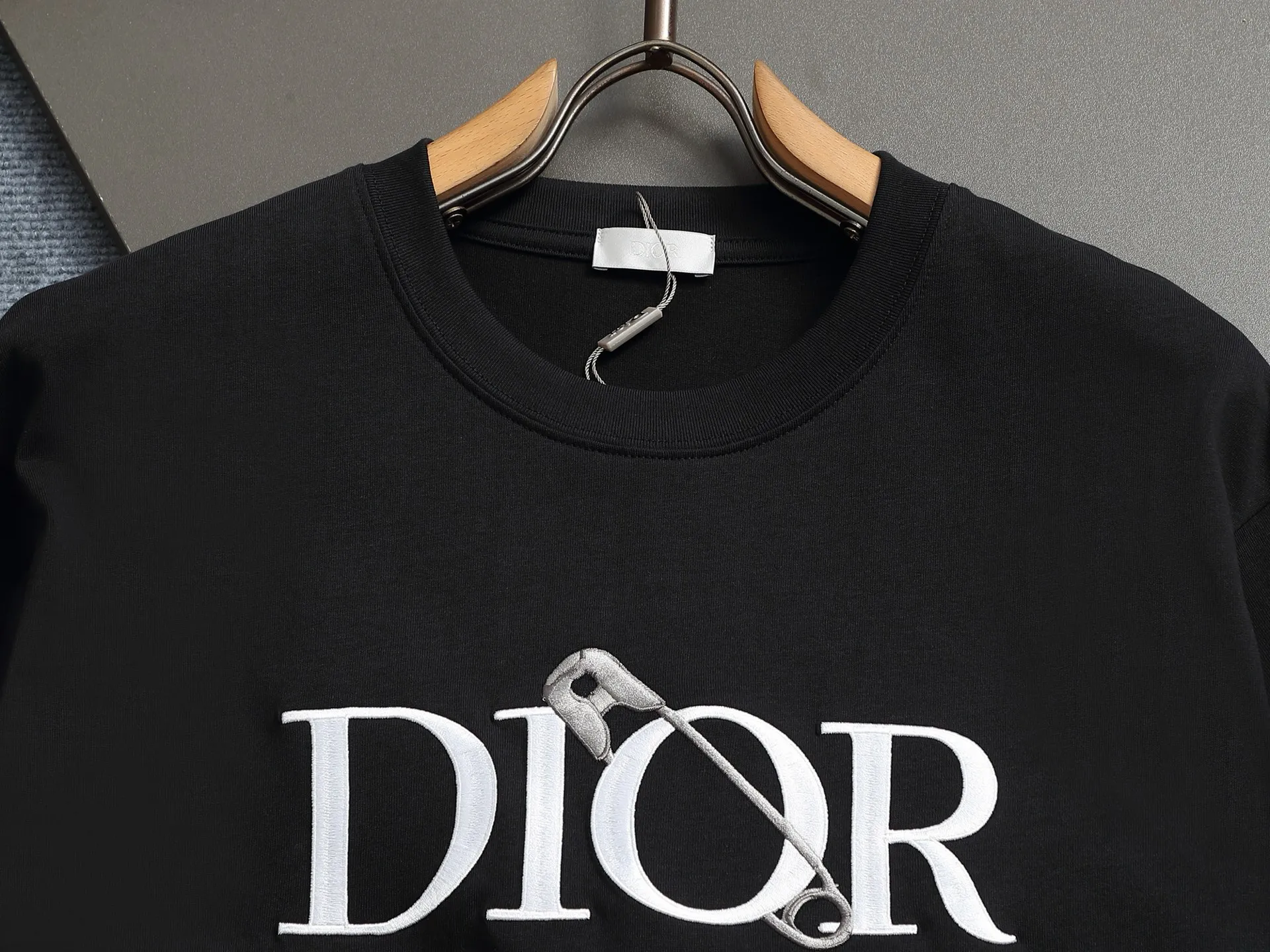 🅿️170 DIOR Dior 2025 SS spring and summer new short-sleeved T-shirt with letter embroidery design, made of 240g double-ply double yarn cotton fabric. The fabric has been washed and treated to make it more comfortable to the touch. Complete with three labels. Color: White Black Size: XS-L