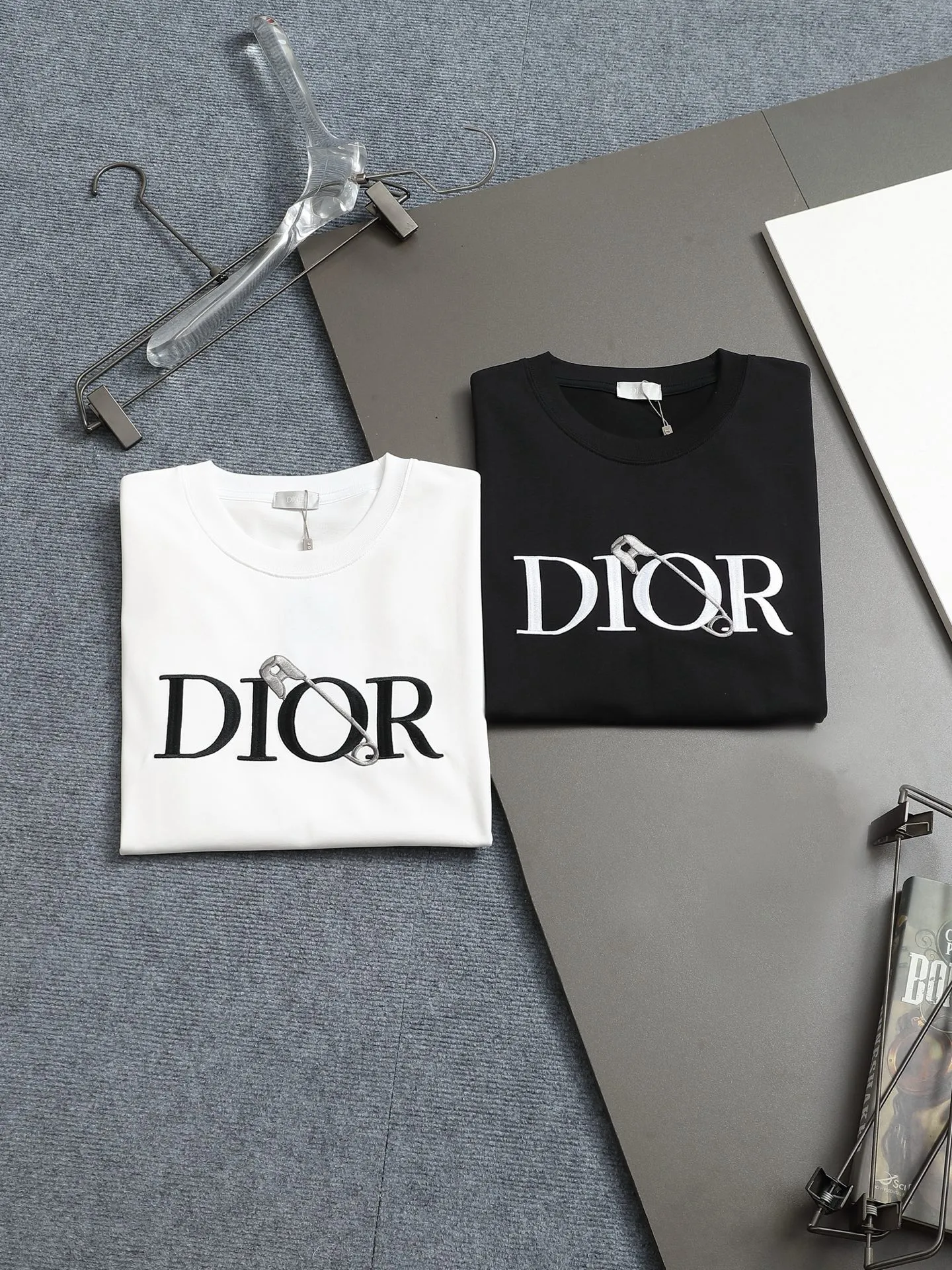 🅿️170 DIOR Dior 2025 SS spring and summer new short-sleeved T-shirt with letter embroidery design, made of 240g double-ply double yarn cotton fabric. The fabric has been washed and treated to make it more comfortable to the touch. Complete with three labels. Color: White Black Size: XS-L