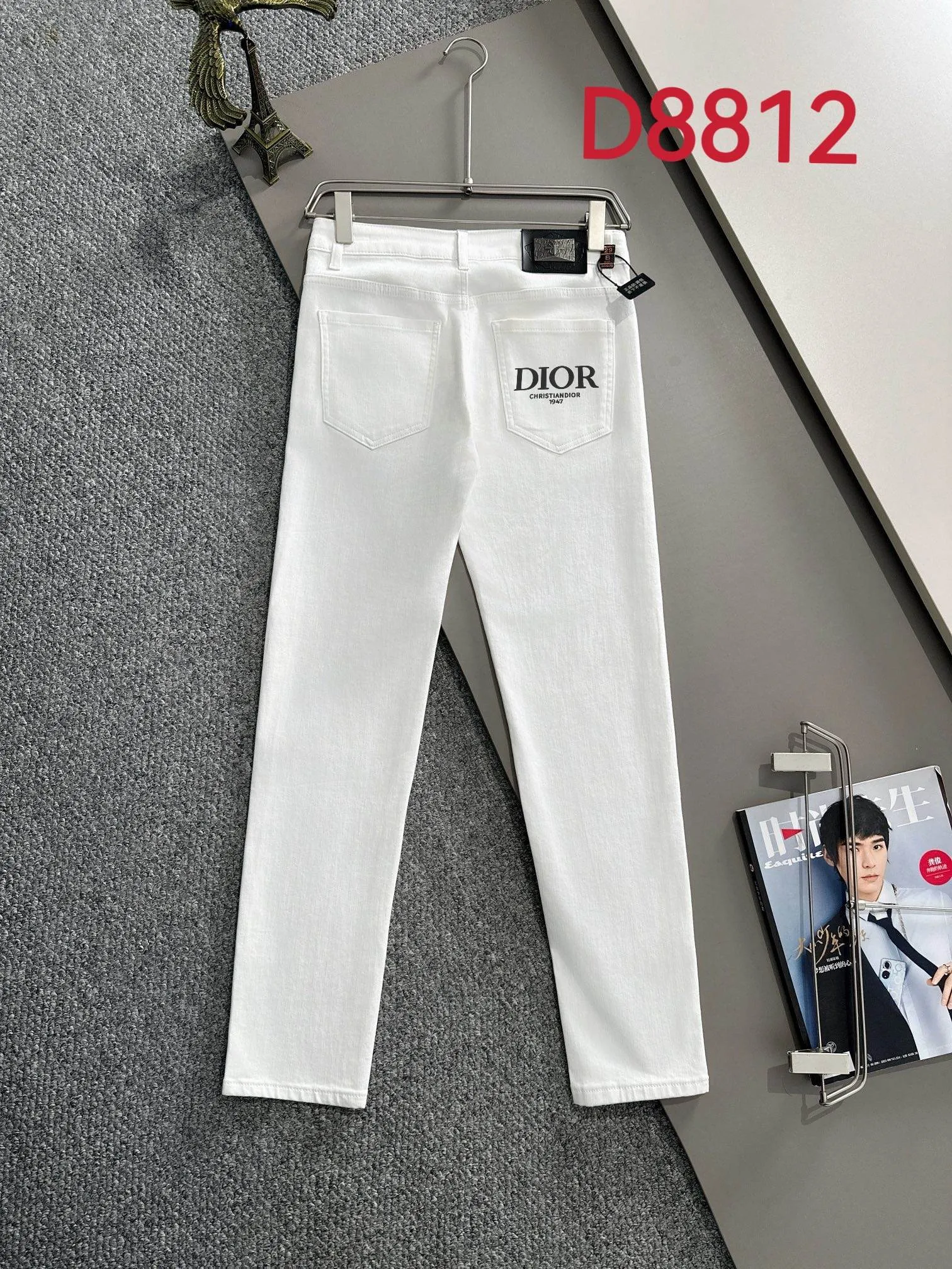 🅿️400 Dior 2025 four-season slim-fit jeans trousers, woven from imported Japanese Denim plain cotton denim fabric, complete with three standards, simple yet elegant, soft, delicate and comfortable, versatile and fashionable upper body! Light luxury, a must-have item for daily commuting! D8812 code number: 28-40 (please state your height and weight when placing an order)