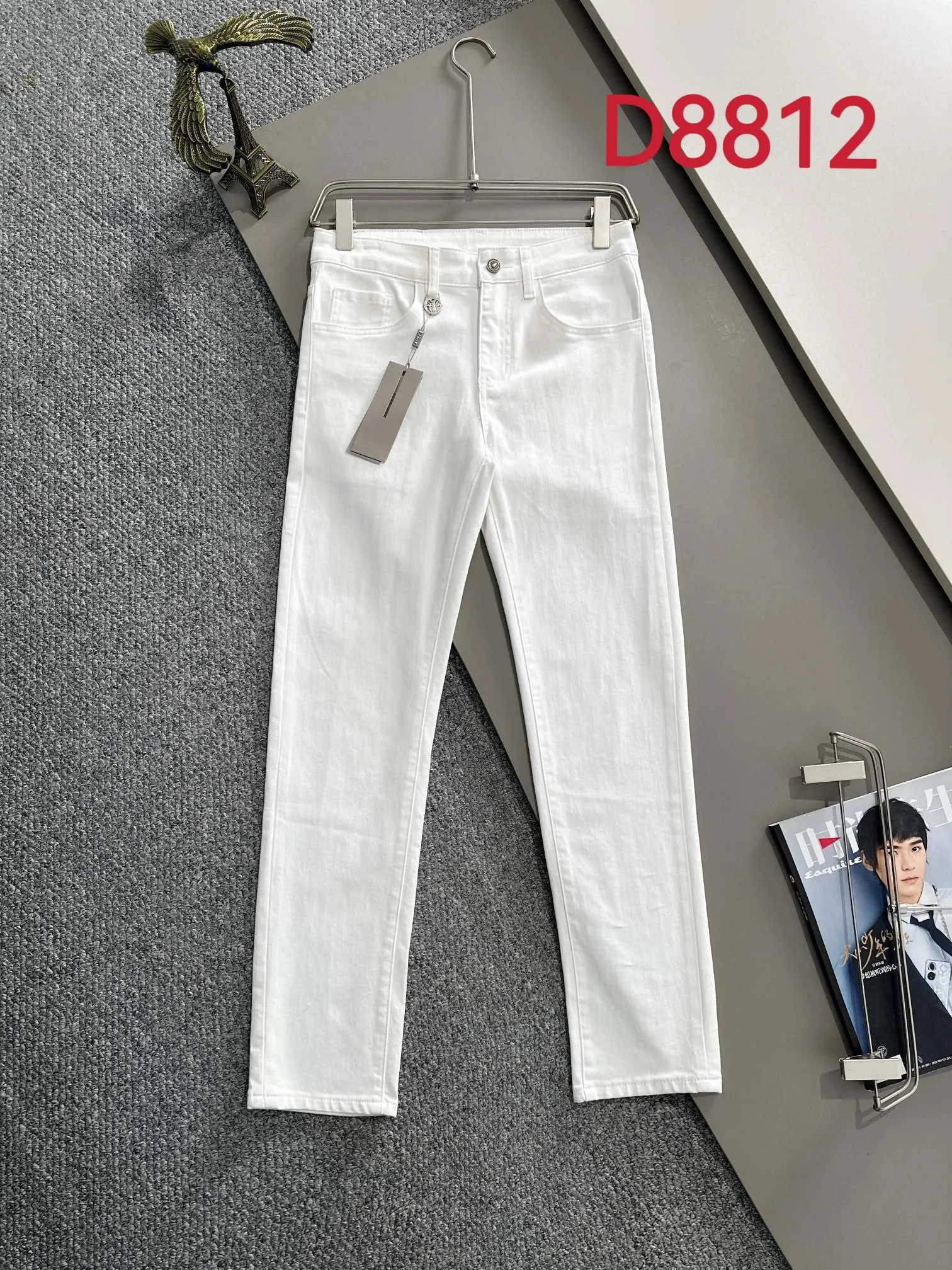 🅿️400 Dior 2025 four-season slim-fit jeans trousers, woven from imported Japanese Denim plain cotton denim fabric, complete with three standards, simple yet elegant, soft, delicate and comfortable, versatile and fashionable upper body! Light luxury, a must-have item for daily commuting! D8812 code number: 28-40 (please state your height and weight when placing an order)