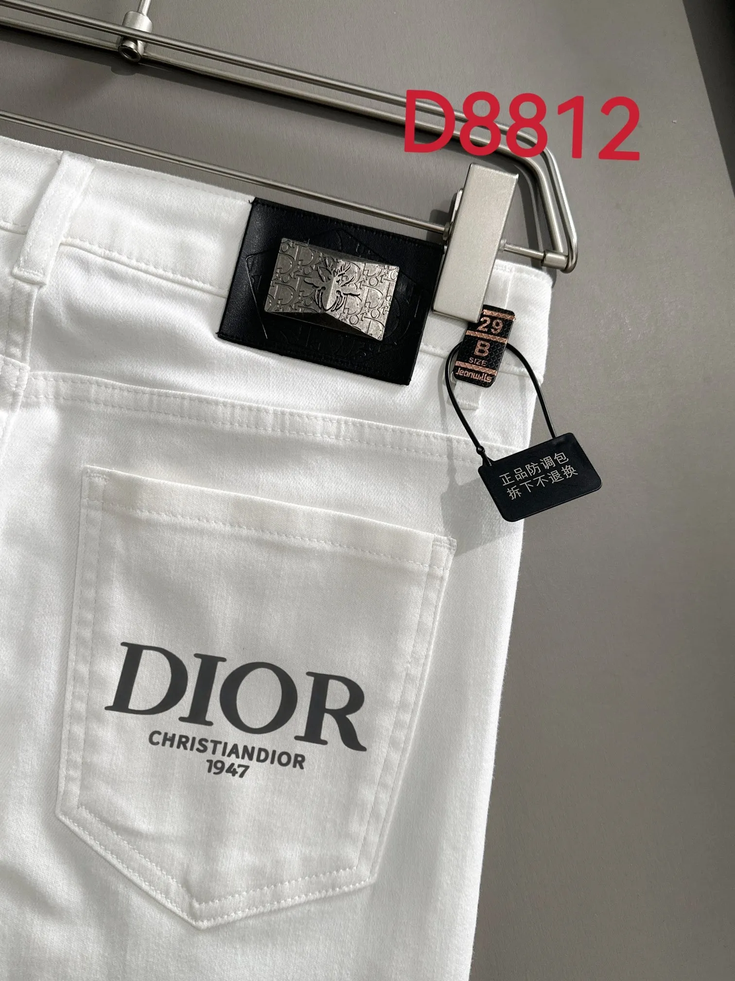 🅿️400 Dior 2025 four-season slim-fit jeans trousers, woven from imported Japanese Denim plain cotton denim fabric, complete with three standards, simple yet elegant, soft, delicate and comfortable, versatile and fashionable upper body! Light luxury, a must-have item for daily commuting! D8812 code number: 28-40 (please state your height and weight when placing an order)