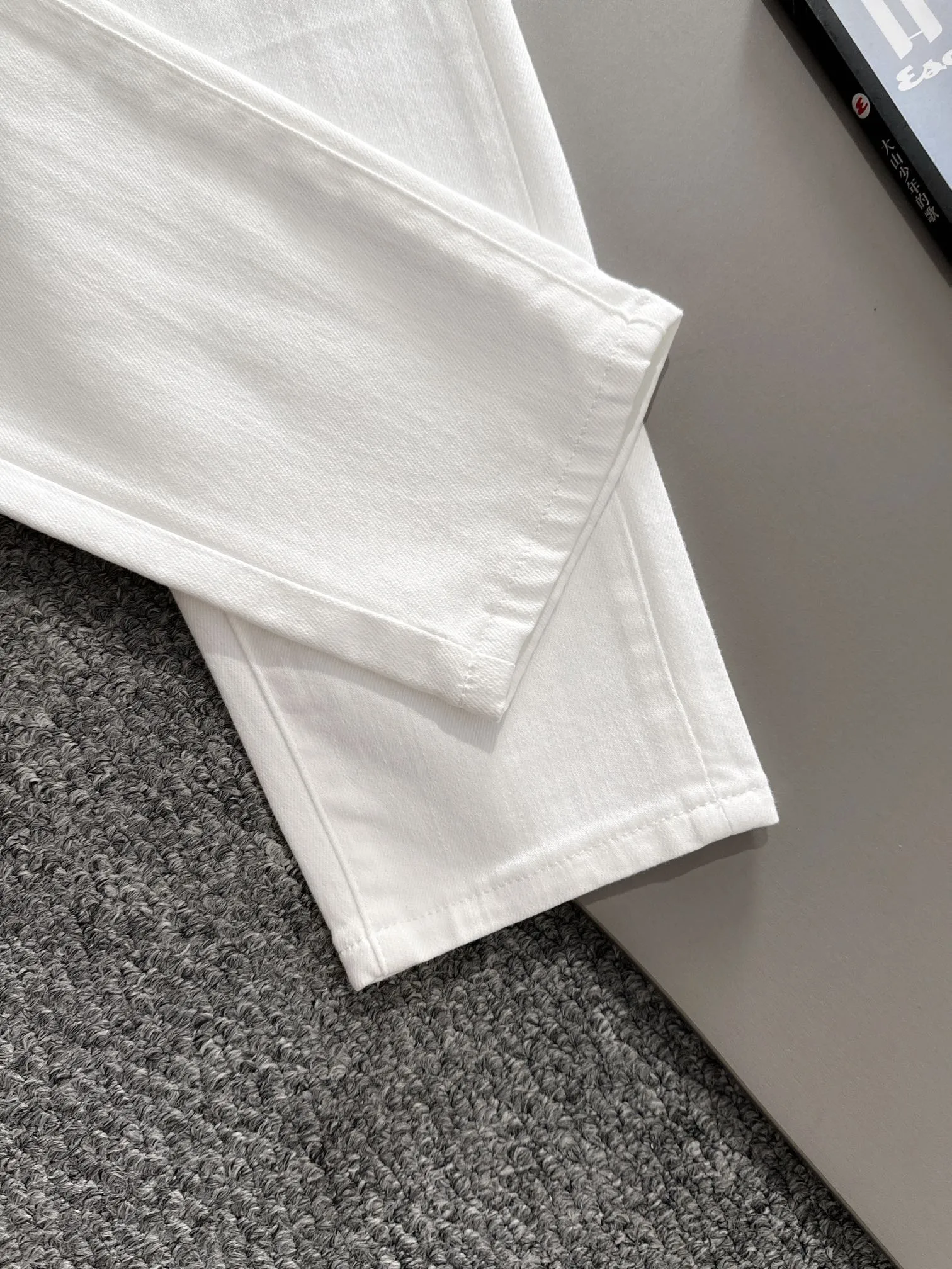 🅿️400 Dior 2025 four-season slim-fit jeans trousers, woven from imported Japanese Denim plain cotton denim fabric, complete with three standards, simple yet elegant, soft, delicate and comfortable, versatile and fashionable upper body! Light luxury, a must-have item for daily commuting! D8812 code number: 28-40 (please state your height and weight when placing an order)