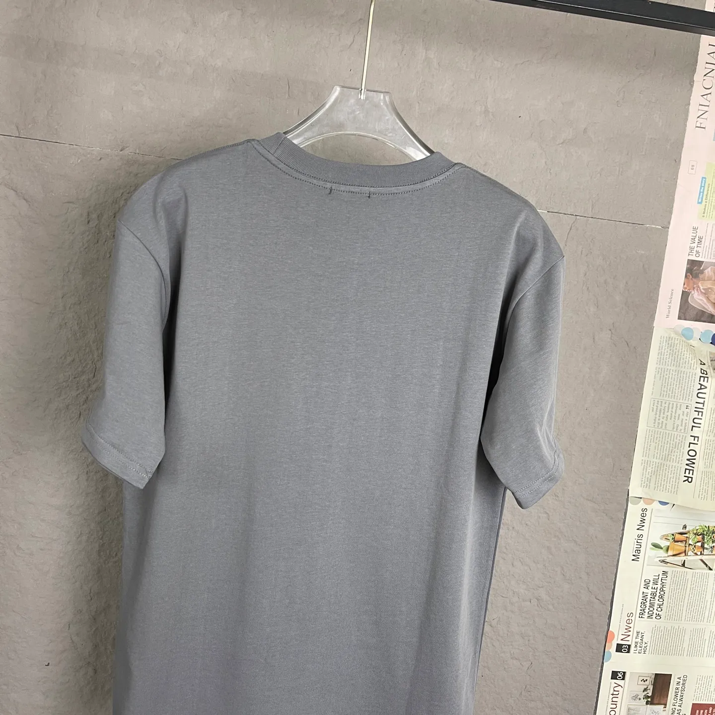 🅿️180 /A13 DIOR couture blade embroidered short-sleeved T-shirt. Exclusively customized with 300 grams of original board. Double yarn pure cotton fabric texture is very soft and comfortable. 100% different from the market's top fabrics (no shrinkage, no deformation, no pilling). Matched with 320 grams of 1x1 thread (fabric thread is dyed in the same vat, no color difference, not easy to deform). Original 1:1 version. Original 1:1 customized accessories. Collar label Care label, tag, packaging (perfect details) Size: S-XL Color: apricot, white, blue, gray, dark gray