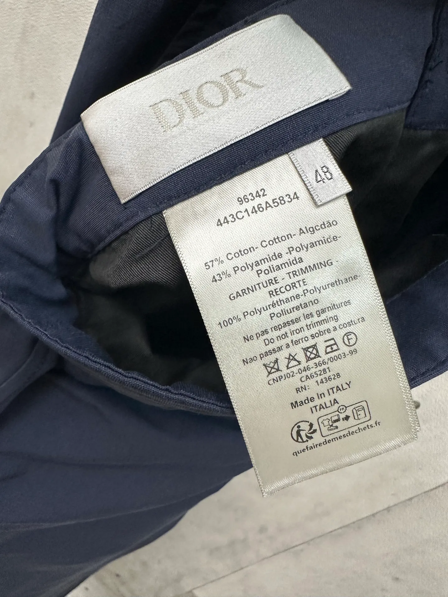 🅿️450 Di*r 2025 FW Autumn and Winter New Straight-leg casual trousers decorated with Dior belt buckle Front diagonal pockets Side flap pockets decorated with brand letters on the back waist Glue stamp Inner hemming details Simple design style is easy to wear Size: S M L XL