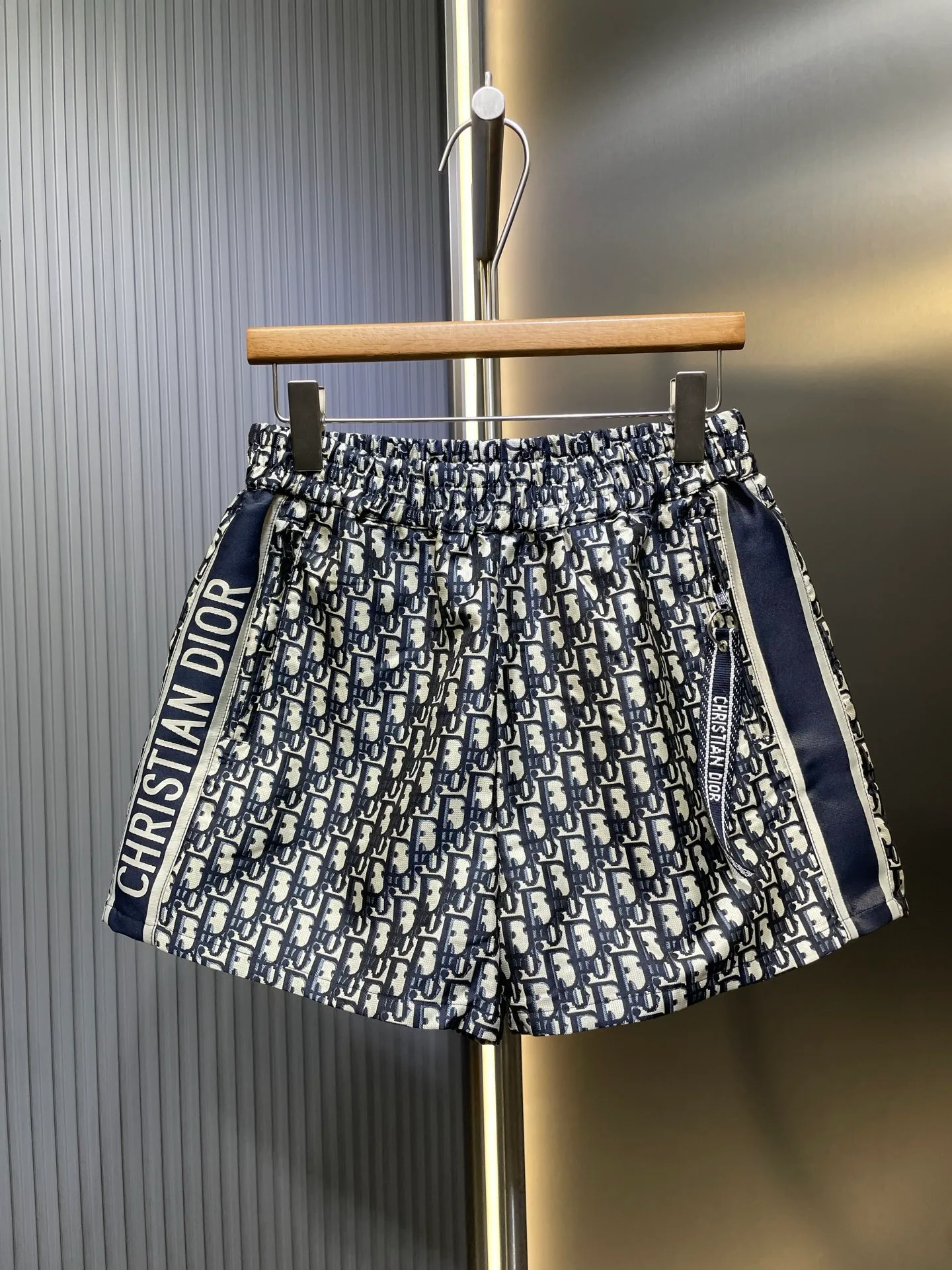 🅿️360 Dio* 🌟[Top replica] 25SS must-have presbyopic shorts, the most correct version of the "CHRISTIAN DIO*" logo! Very iconic Obique print! Elegant, stylish and high-end~ Can be matched with all kinds of casual items. Elastic waist + small wide leg version, very slim and long legs~ The details are full of sincerity. size: SML