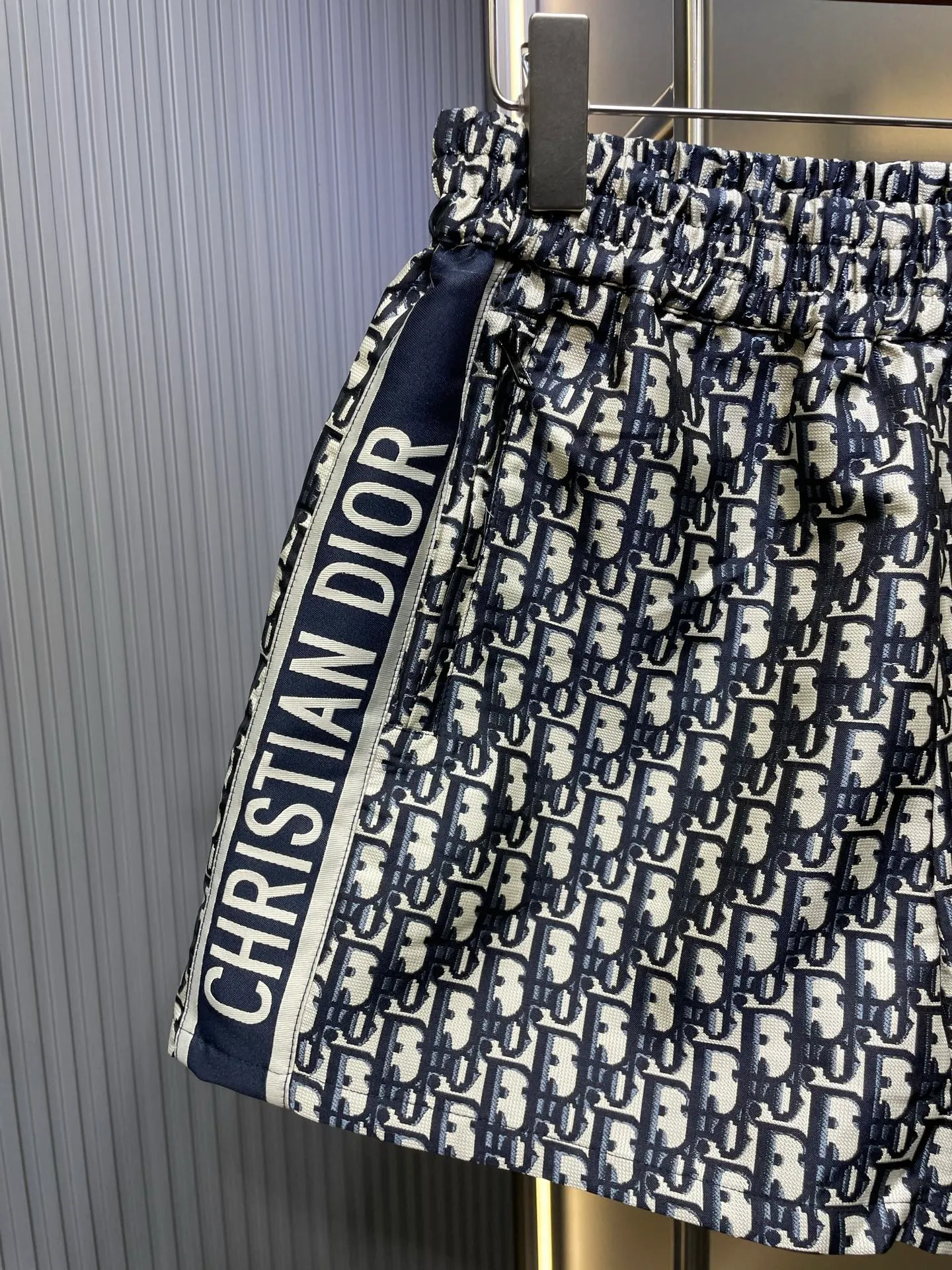 🅿️360 Dio* 🌟[Top replica] 25SS must-have presbyopic shorts, the most correct version of the "CHRISTIAN DIO*" logo! Very iconic Obique print! Elegant, stylish and high-end~ Can be matched with all kinds of casual items. Elastic waist + small wide leg version, very slim and long legs~ The details are full of sincerity. size: SML