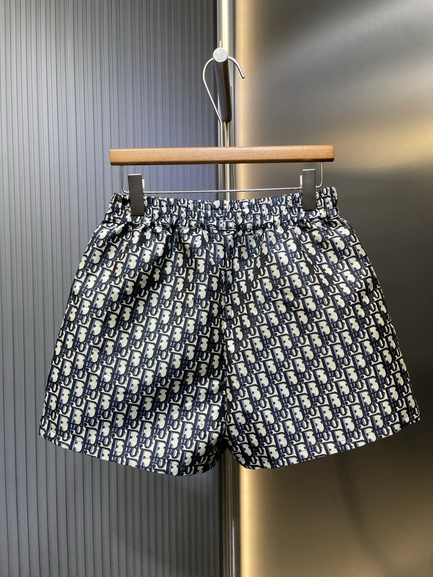 🅿️360 Dio* 🌟[Top replica] 25SS must-have presbyopic shorts, the most correct version of the "CHRISTIAN DIO*" logo! Very iconic Obique print! Elegant, stylish and high-end~ Can be matched with all kinds of casual items. Elastic waist + small wide leg version, very slim and long legs~ The details are full of sincerity. size: SML