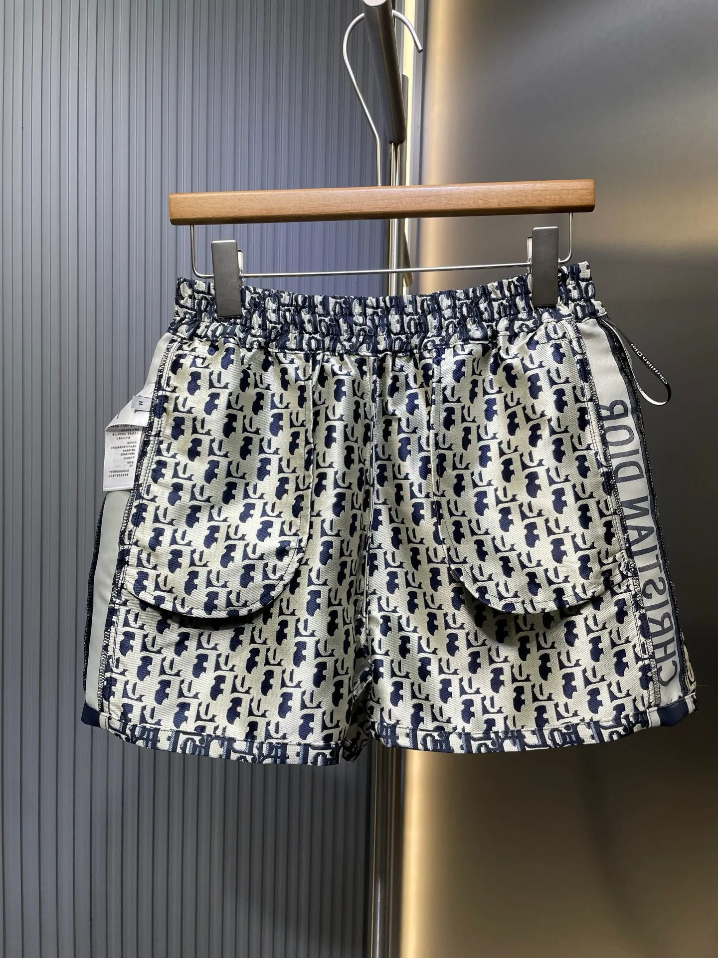 🅿️360 Dio* 🌟[Top replica] 25SS must-have presbyopic shorts, the most correct version of the "CHRISTIAN DIO*" logo! Very iconic Obique print! Elegant, stylish and high-end~ Can be matched with all kinds of casual items. Elastic waist + small wide leg version, very slim and long legs~ The details are full of sincerity. size: SML