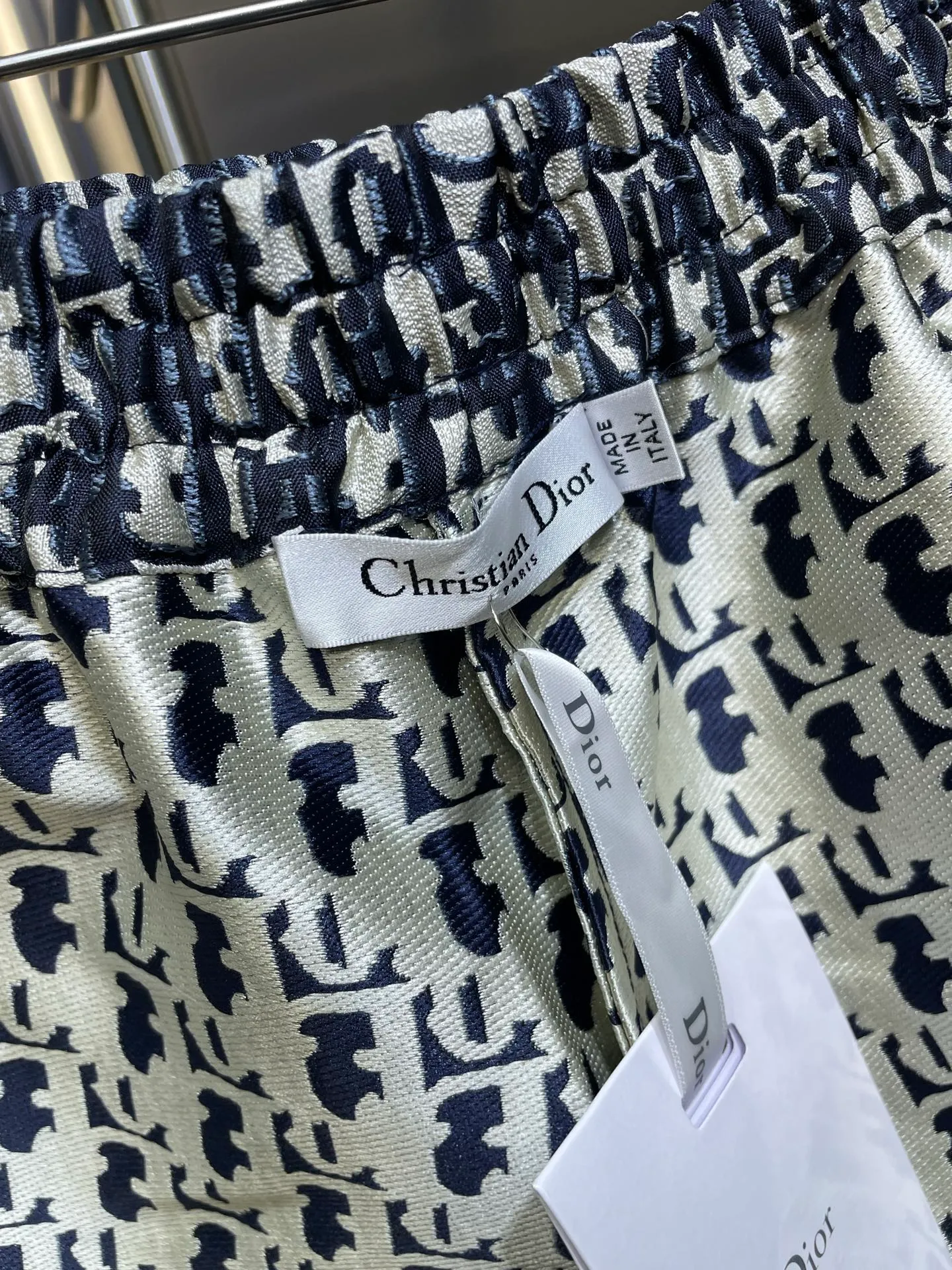 🅿️360 Dio* 🌟[Top replica] 25SS must-have presbyopic shorts, the most correct version of the "CHRISTIAN DIO*" logo! Very iconic Obique print! Elegant, stylish and high-end~ Can be matched with all kinds of casual items. Elastic waist + small wide leg version, very slim and long legs~ The details are full of sincerity. size: SML
