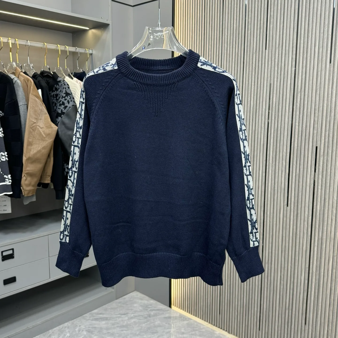 🅿️270 CD Dior 25FW crew neck sweater. The fabric is made of top-quality cashmere yarn. The new autumn and winter Oblique jacquard knitted cashmere sweater adopts a double-sided wearable design and is made of high-quality cashmere material. After fine weaving process, it presents a soft and comfortable touch and excellent thermal insulation performance. The iconic Oblique jacquard pattern is perfectly presented through precision knitting technology. It can be worn on both sides, showing different style charms. The round neck design is simple and elegant, suitable for various matching occasions. Exquisite knitting technology ensures that the clothes are not easily deformed and remain crisp and long-lasting. The double-sided design concept reflects LV's perfect balance of practicality and fashion. Each sweater undergoes strict quality inspection to ensure that the quality meets the brand's consistently high standards. This knitted item combines warmth and style, making it an exquisite addition to your autumn and winter wardrobe. Size:M/L/XL/XXL