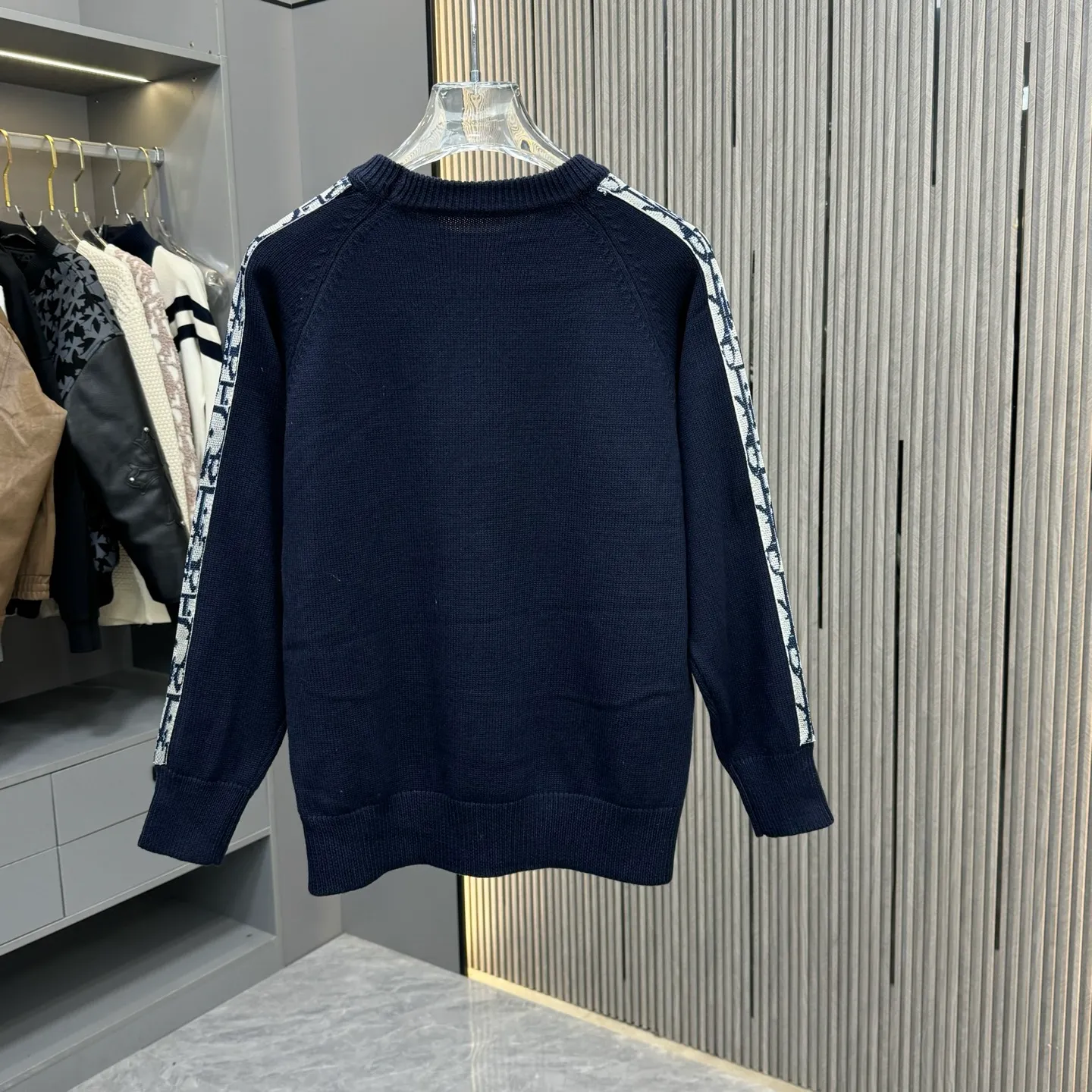 🅿️270 CD Dior 25FW crew neck sweater. The fabric is made of top-quality cashmere yarn. The new autumn and winter Oblique jacquard knitted cashmere sweater adopts a double-sided wearable design and is made of high-quality cashmere material. After fine weaving process, it presents a soft and comfortable touch and excellent thermal insulation performance. The iconic Oblique jacquard pattern is perfectly presented through precision knitting technology. It can be worn on both sides, showing different style charms. The round neck design is simple and elegant, suitable for various matching occasions. Exquisite knitting technology ensures that the clothes are not easily deformed and remain crisp and long-lasting. The double-sided design concept reflects LV's perfect balance of practicality and fashion. Each sweater undergoes strict quality inspection to ensure that the quality meets the brand's consistently high standards. This knitted item combines warmth and style, making it an exquisite addition to your autumn and winter wardrobe. Size:M/L/XL/XXL
